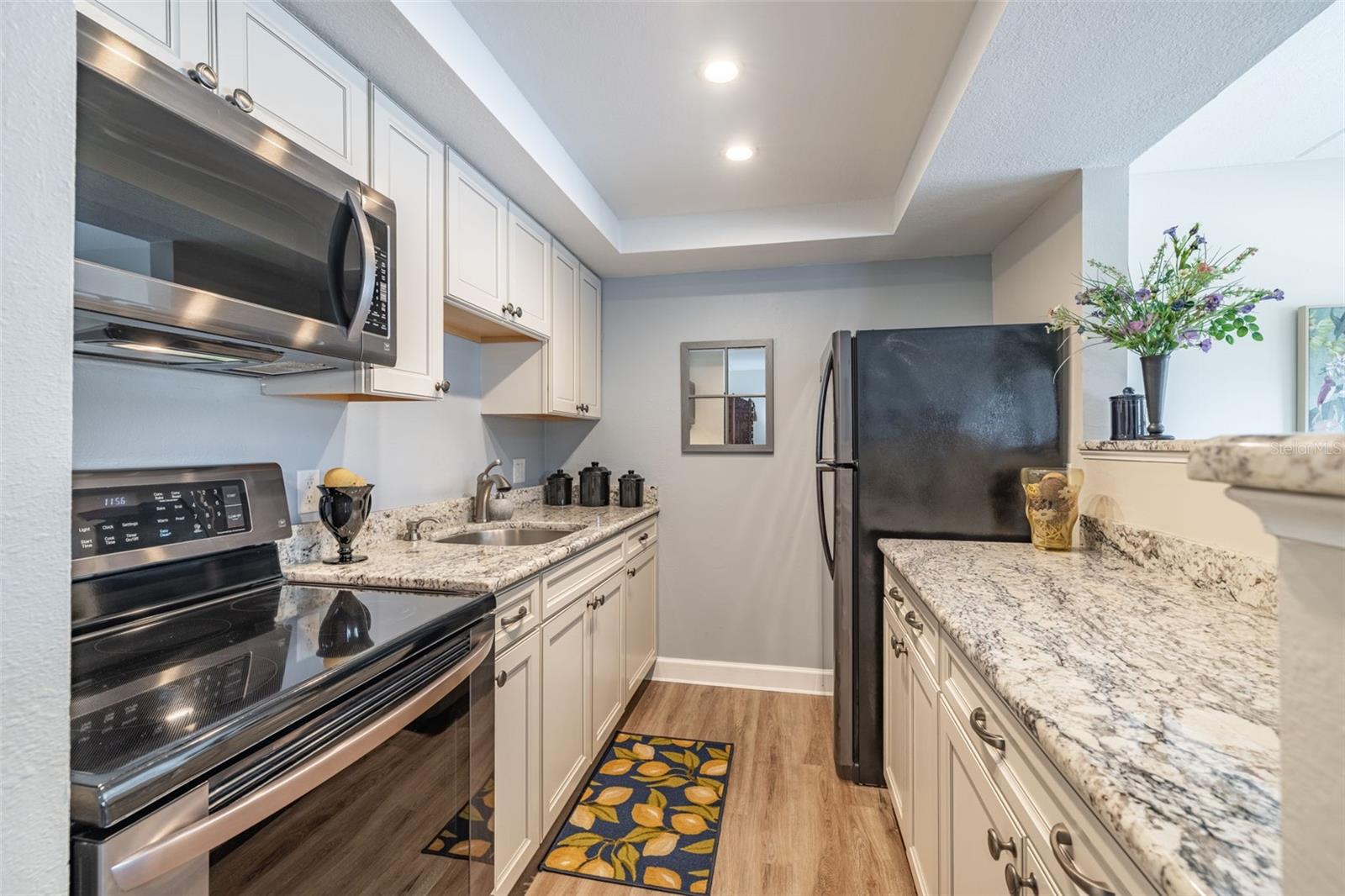 Image 11 of 44 For 920 Virginia Street 207