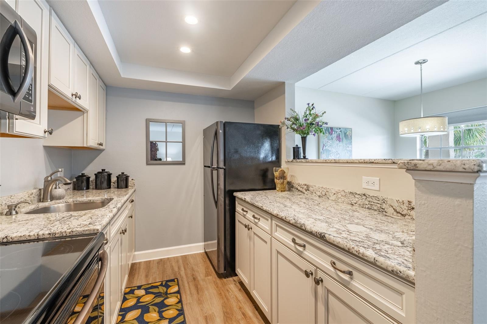 Image 12 of 44 For 920 Virginia Street 207