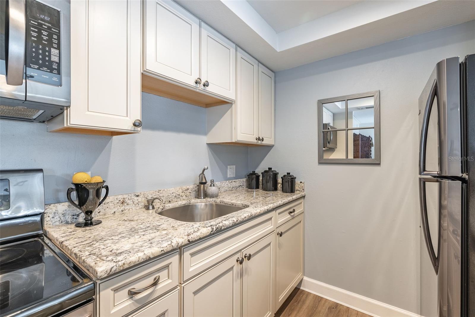 Image 13 of 44 For 920 Virginia Street 207