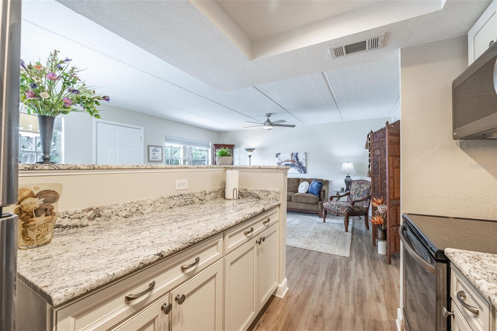 Image 14 of 44 For 920 Virginia Street 207