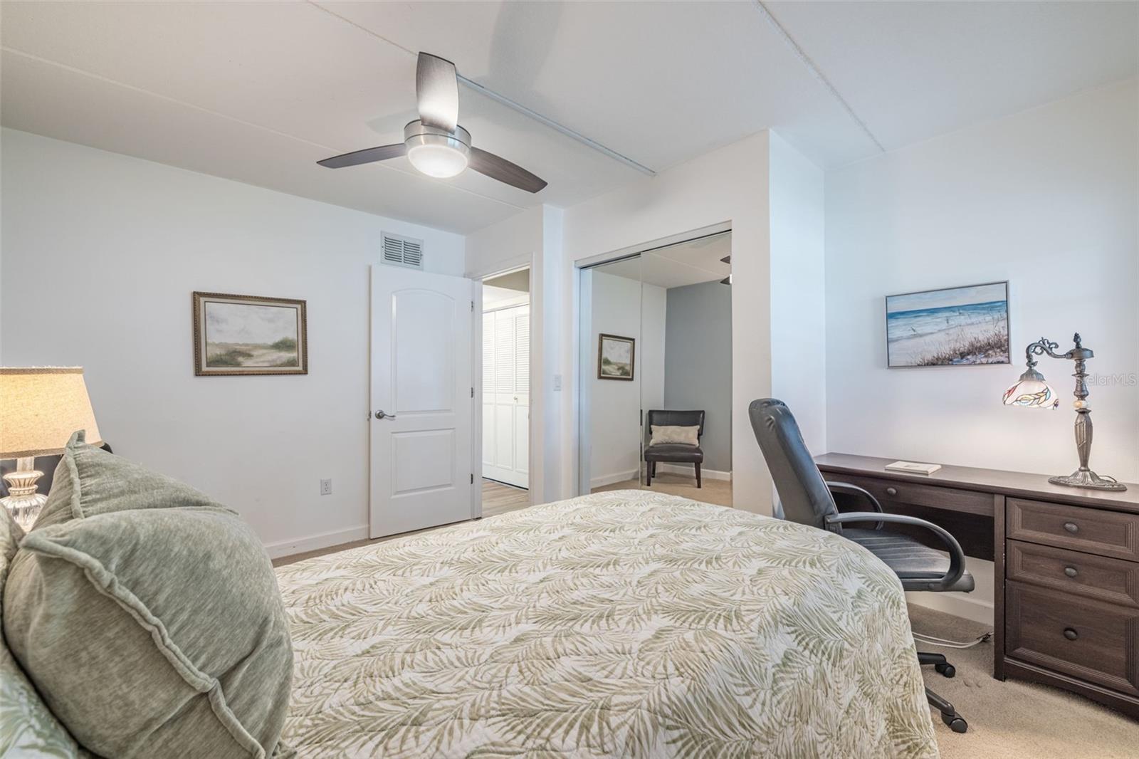 Image 17 of 44 For 920 Virginia Street 207