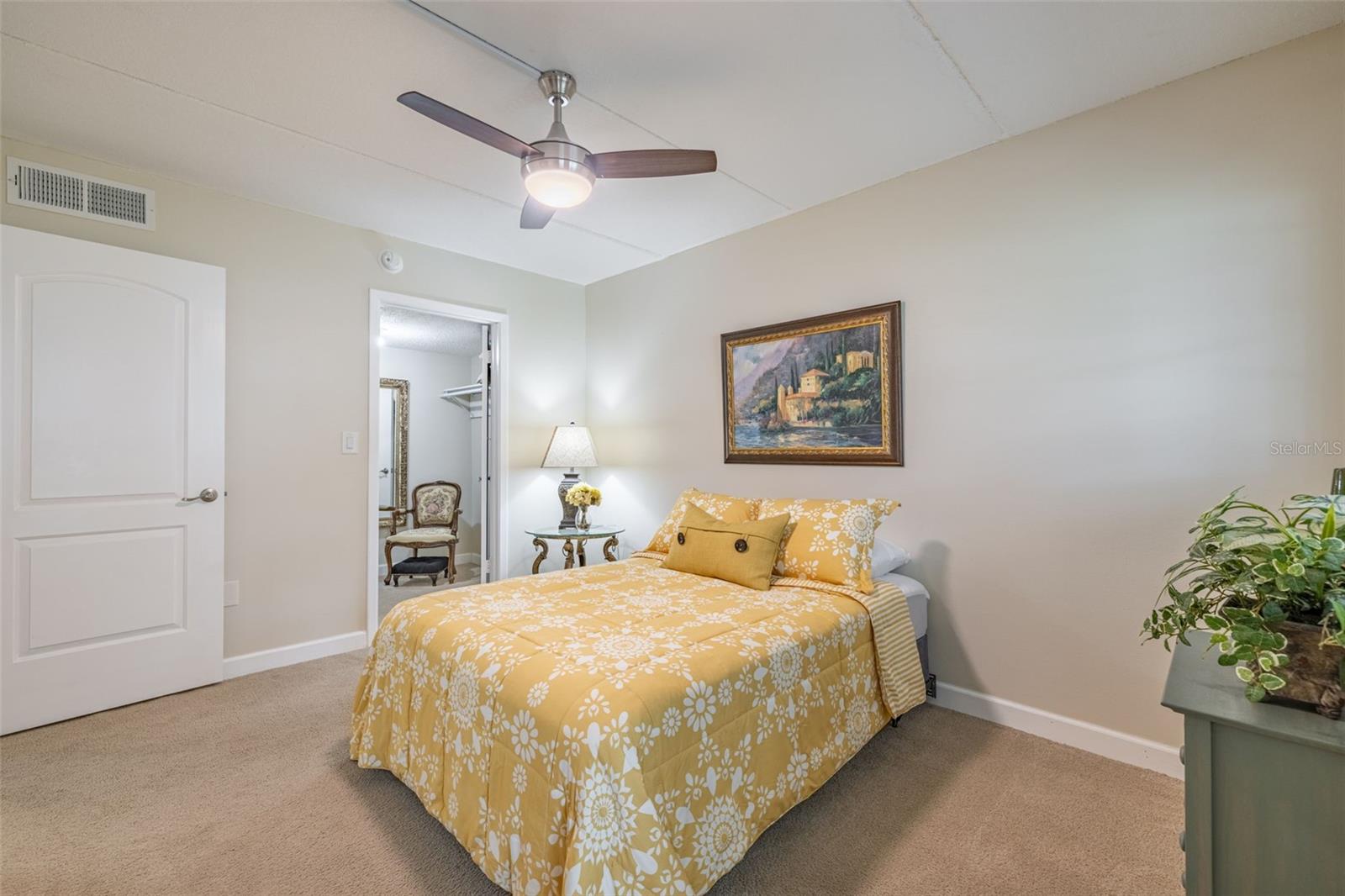 Image 19 of 44 For 920 Virginia Street 207