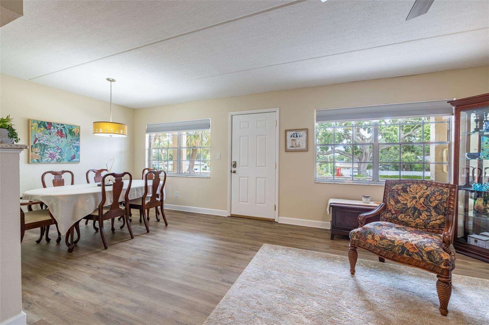 Image 4 of 44 For 920 Virginia Street 207