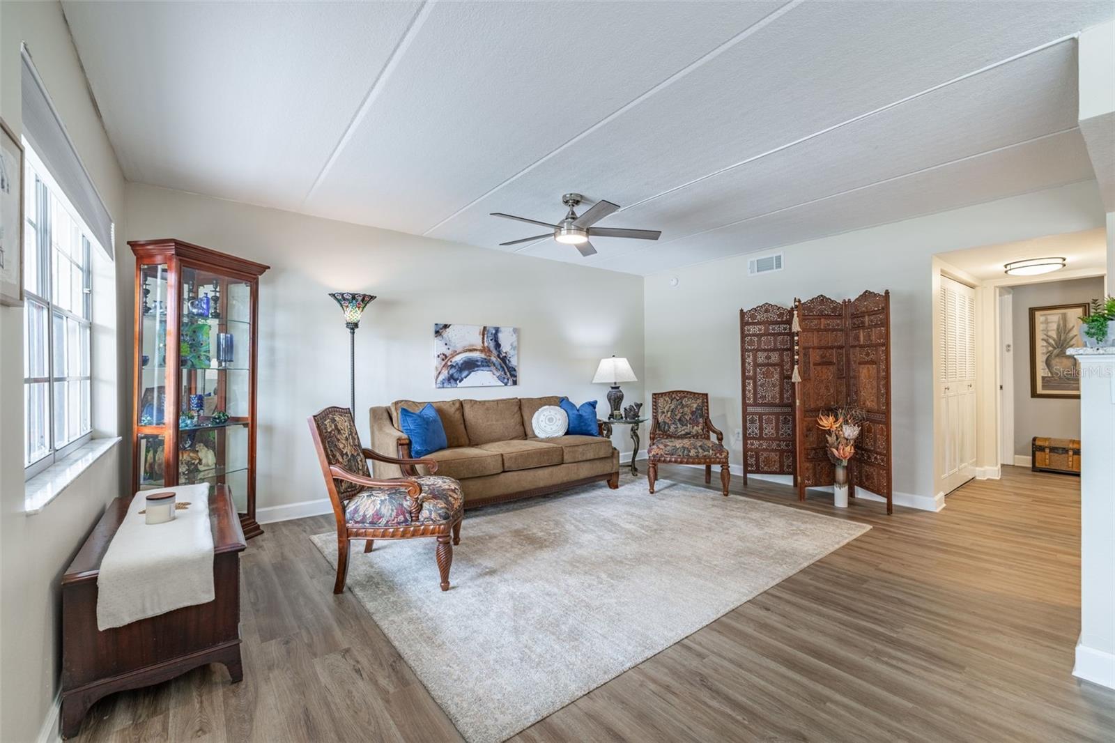 Image 5 of 44 For 920 Virginia Street 207