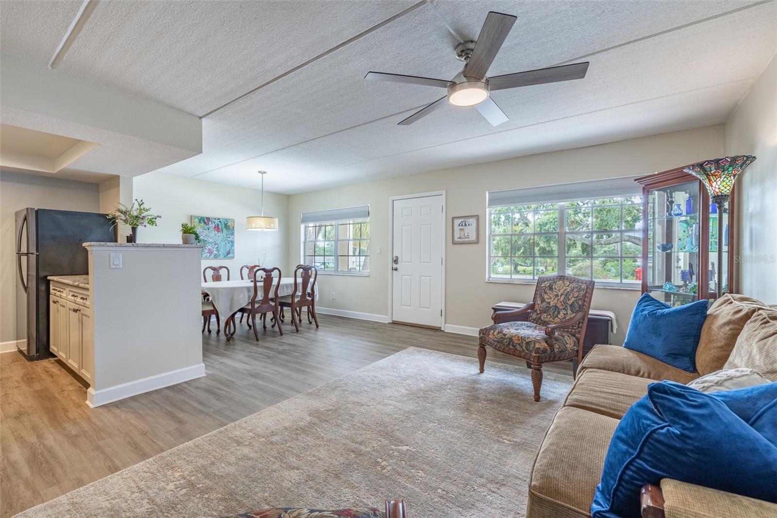 Image 6 of 44 For 920 Virginia Street 207