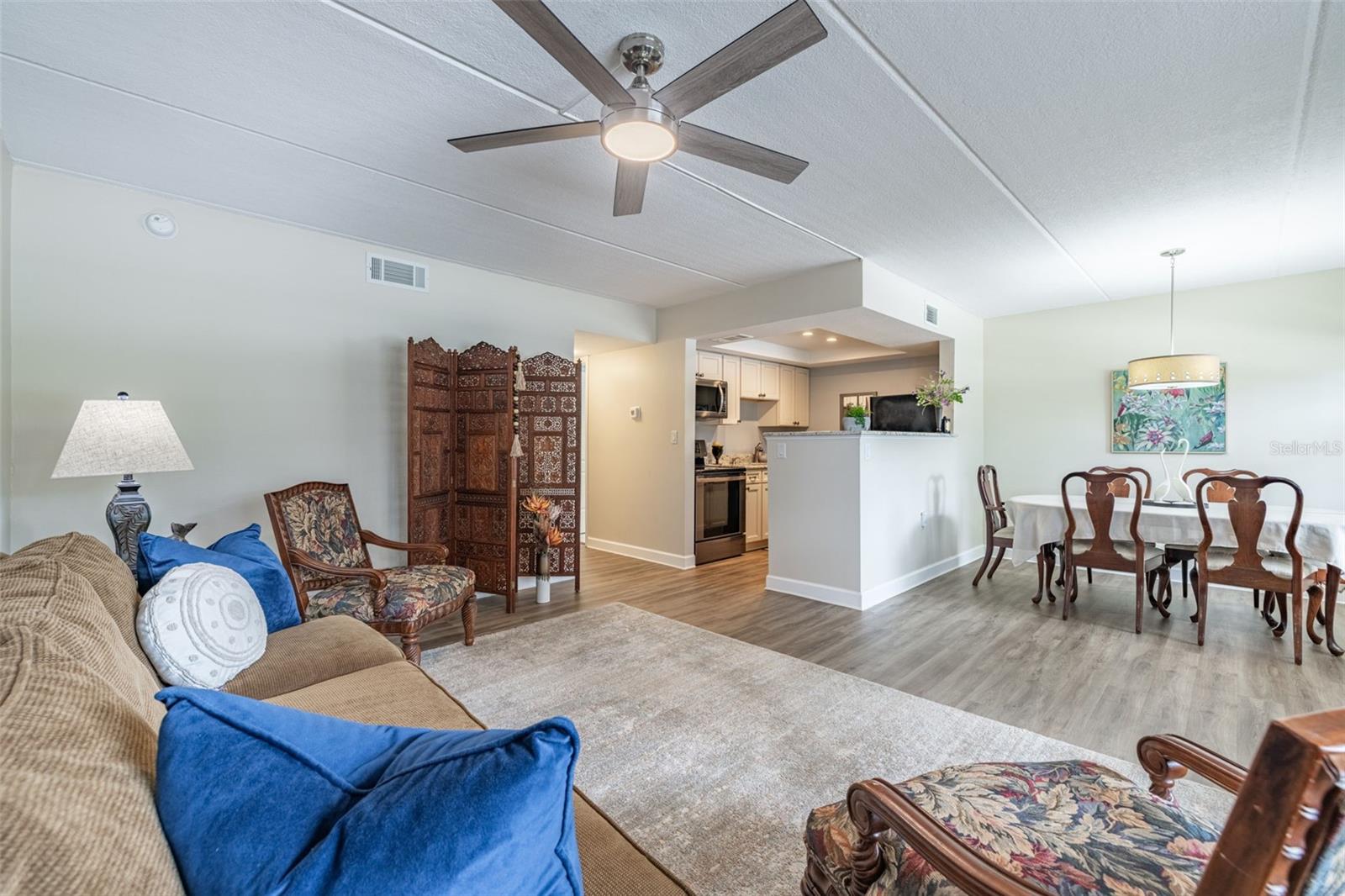 Image 7 of 44 For 920 Virginia Street 207