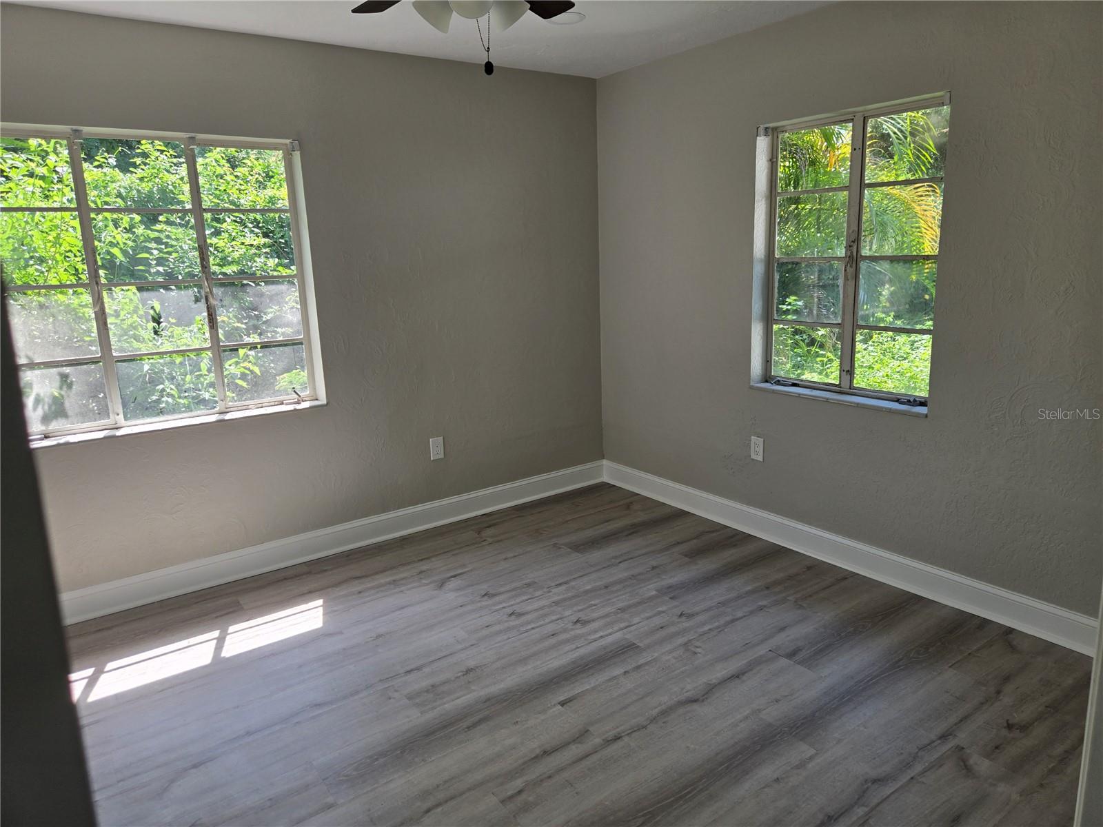 Image 32 of 42 For 804 Linebaugh Avenue