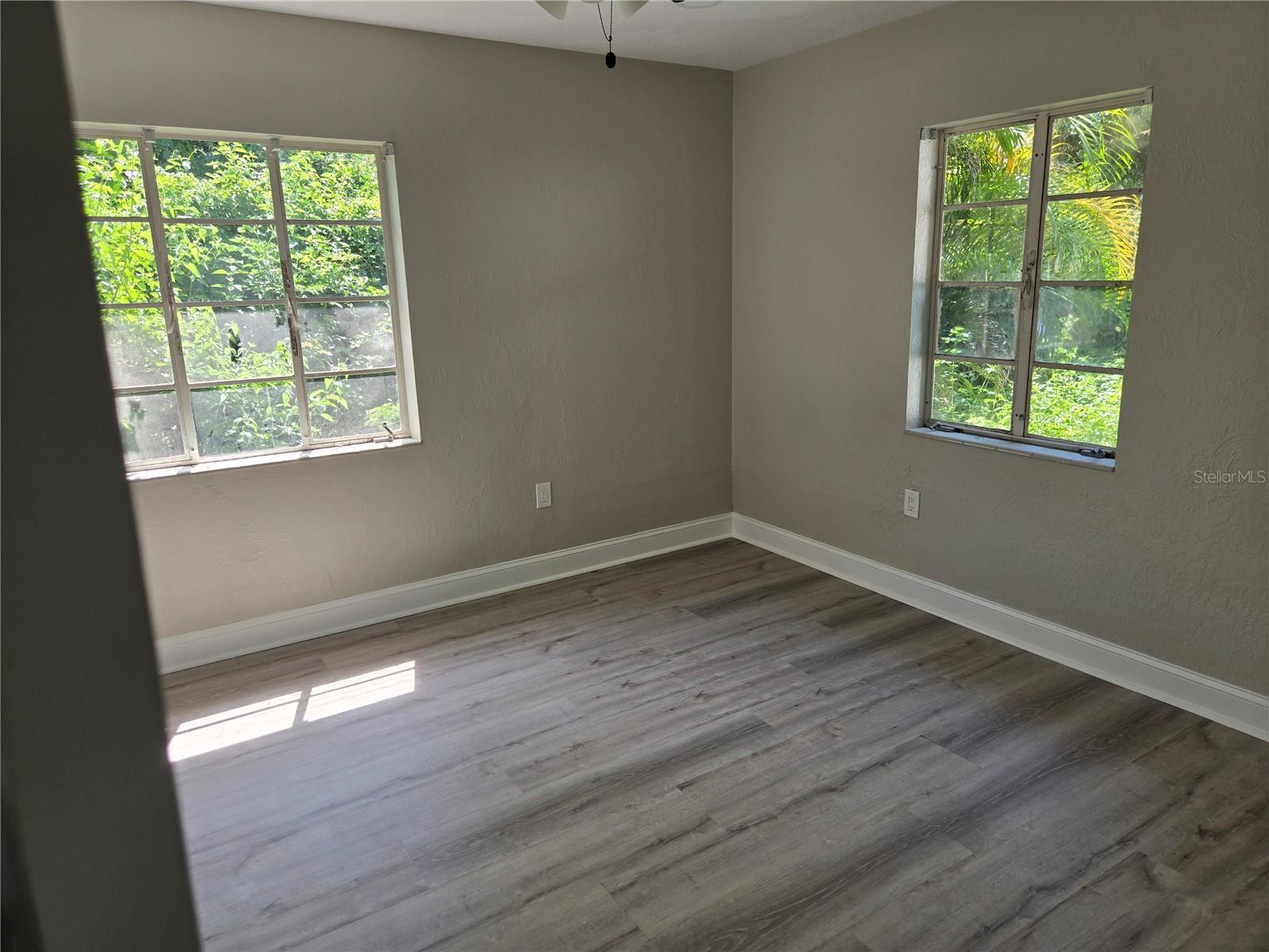 Image 33 of 42 For 804 Linebaugh Avenue