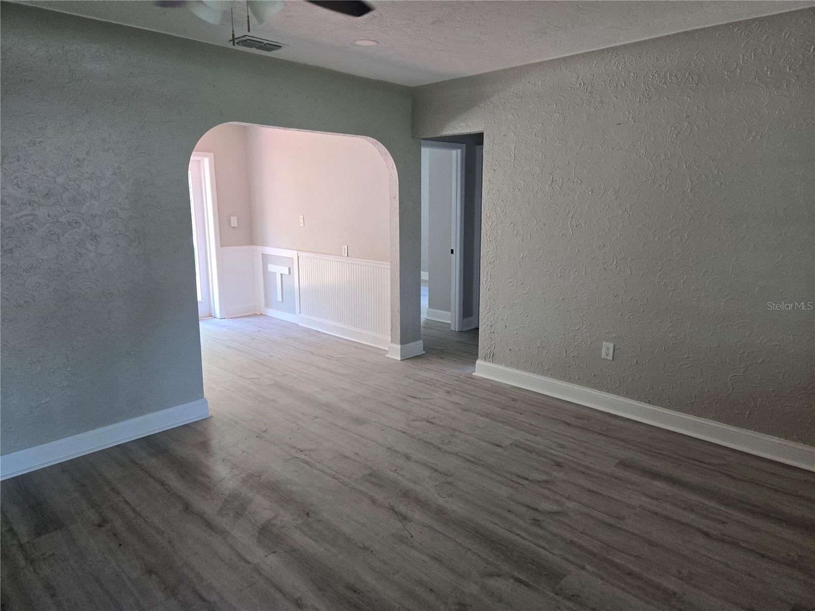 Image 5 of 42 For 804 Linebaugh Avenue