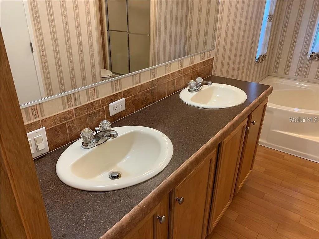 Image 15 of 25 For 1003 Brinwood Drive