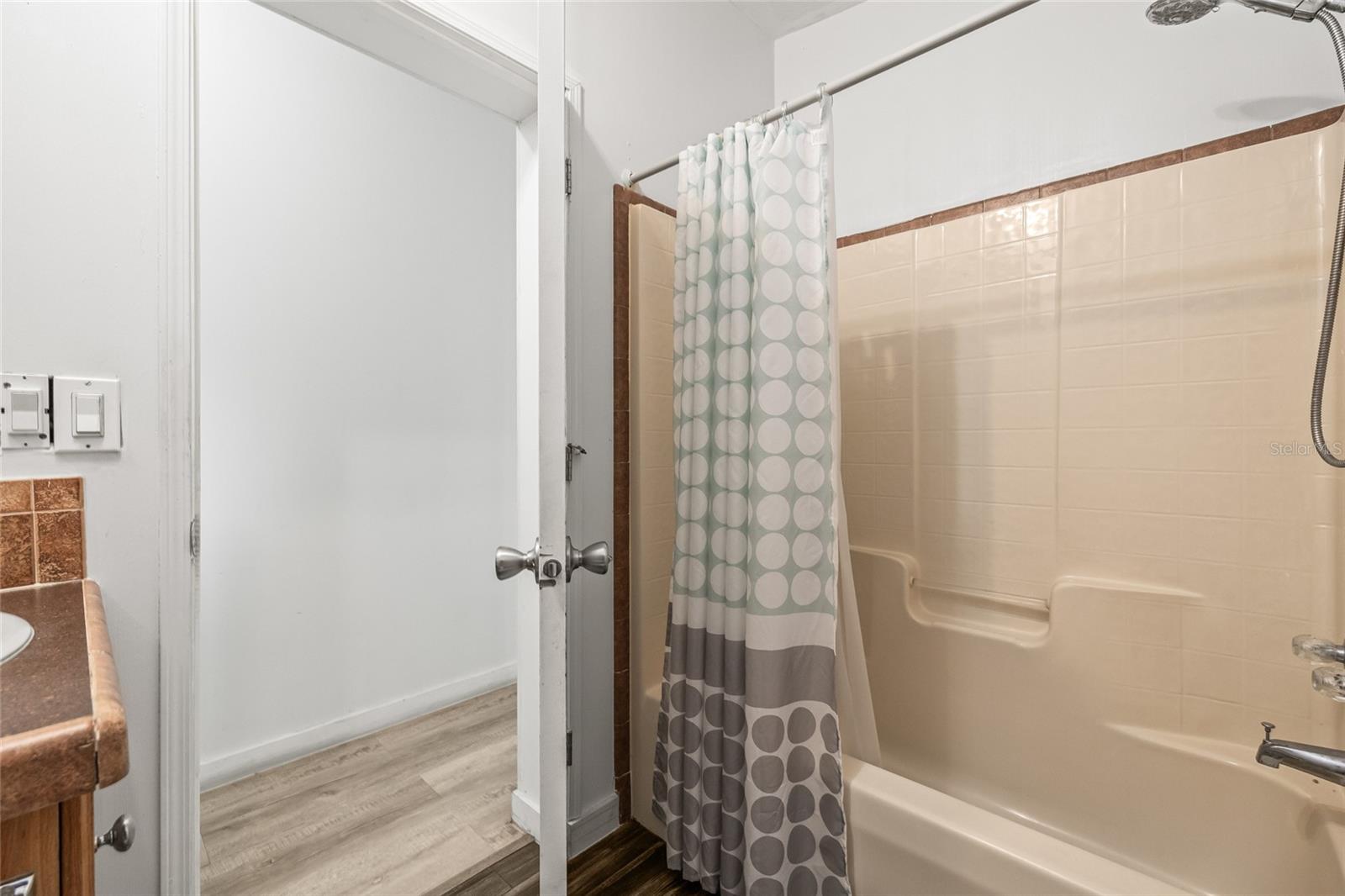 Image 22 of 25 For 1003 Brinwood Drive