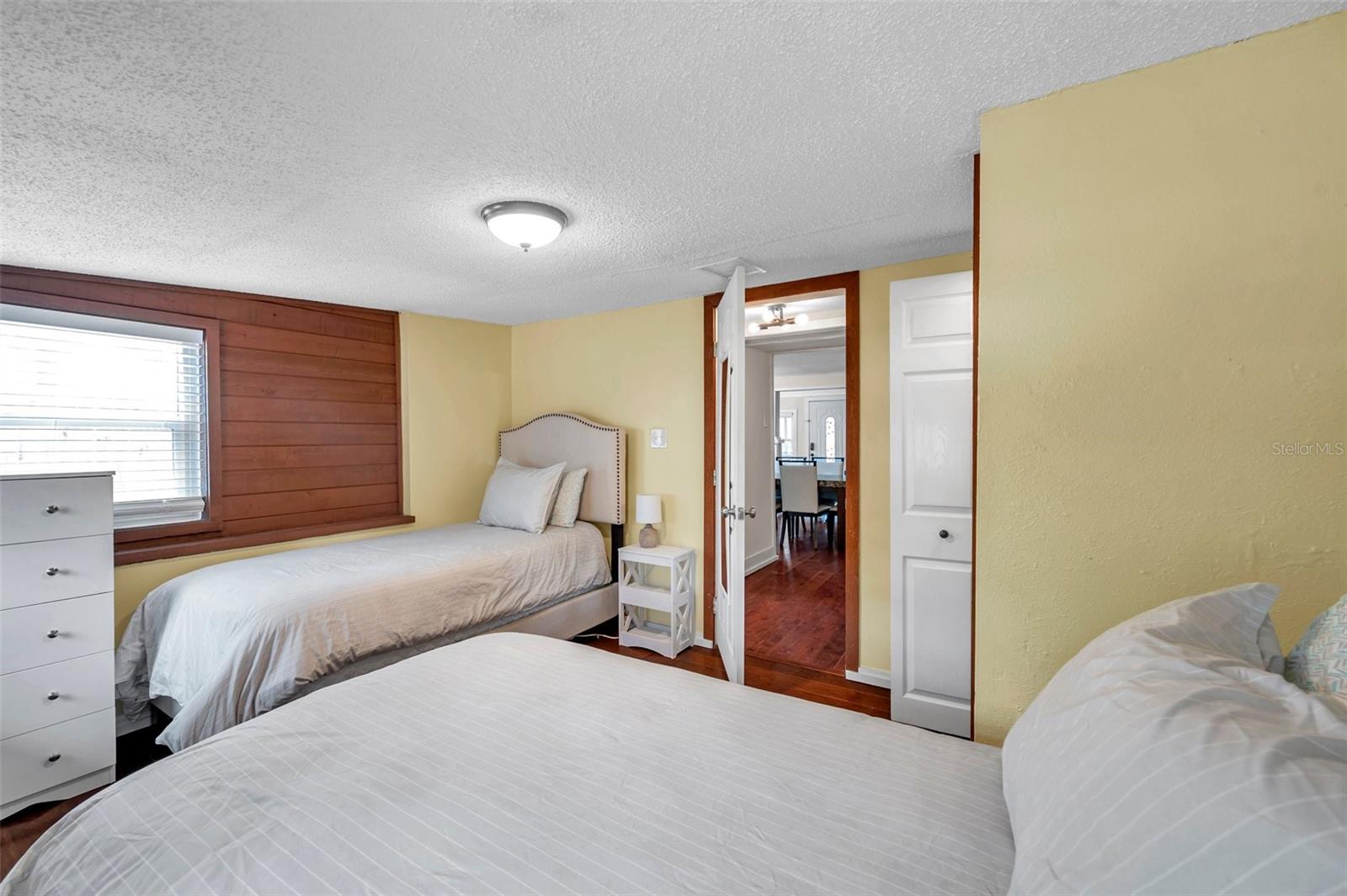 Image 23 of 47 For 1111 32nd Street N
