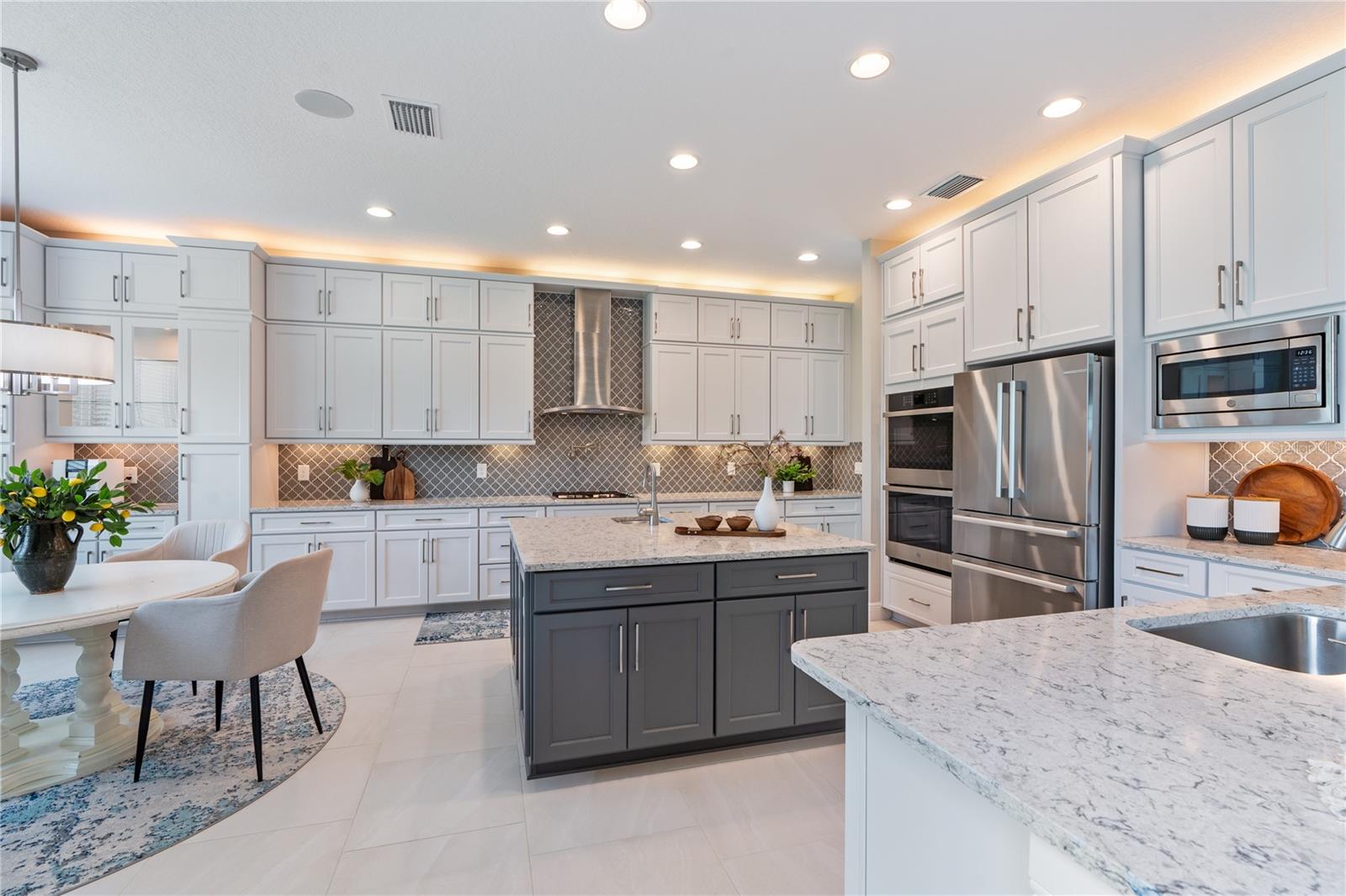 Listing photo id 11 for 2321 Hollow Forest Court