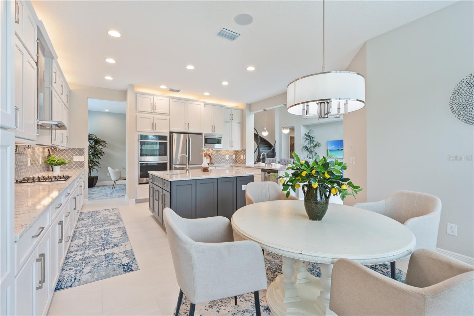 Listing photo id 13 for 2321 Hollow Forest Court
