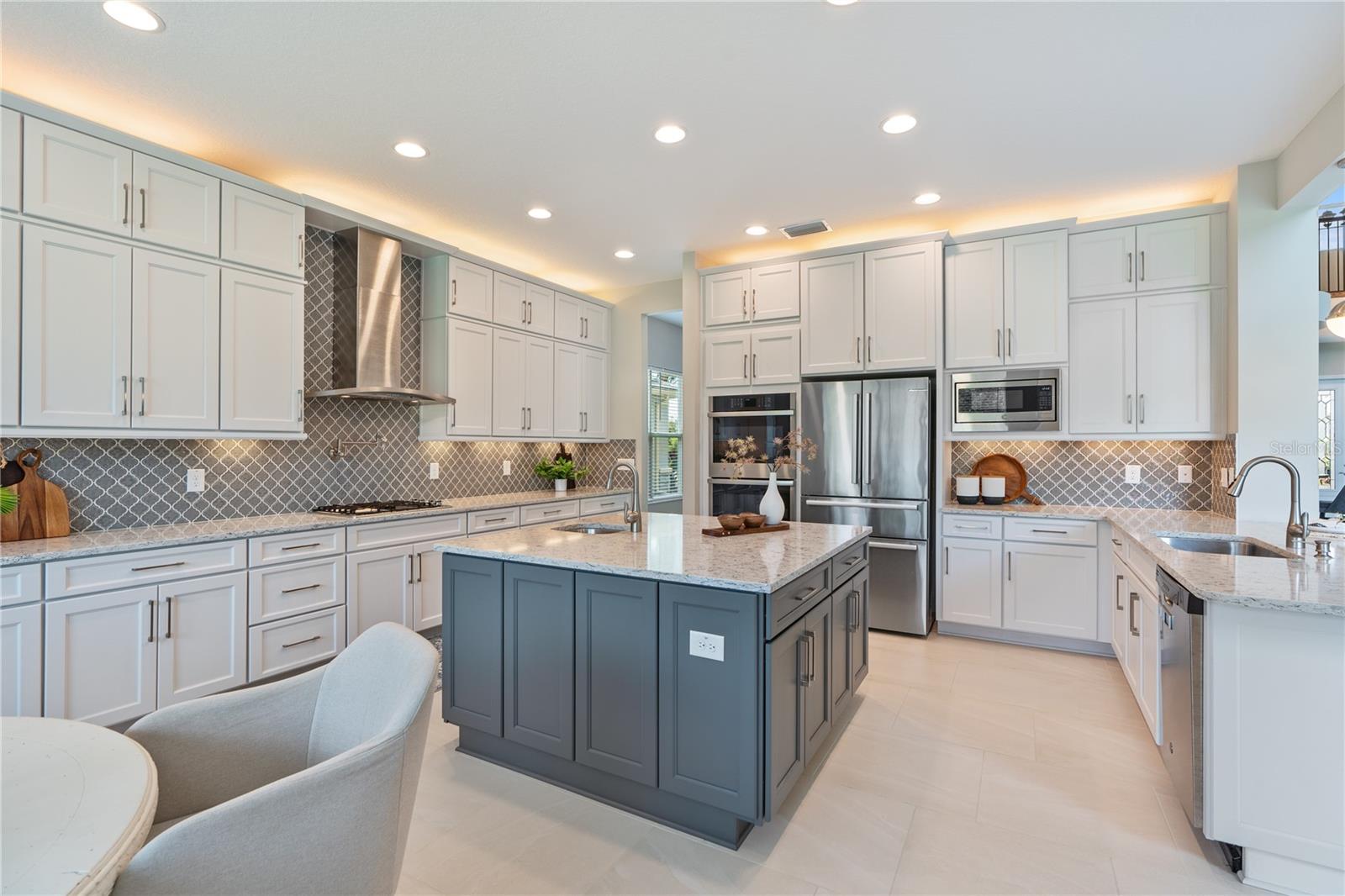 Listing photo id 15 for 2321 Hollow Forest Court