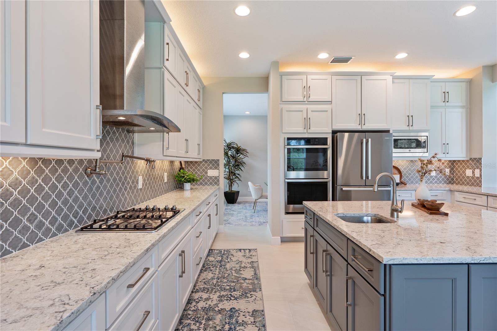 Listing photo id 17 for 2321 Hollow Forest Court