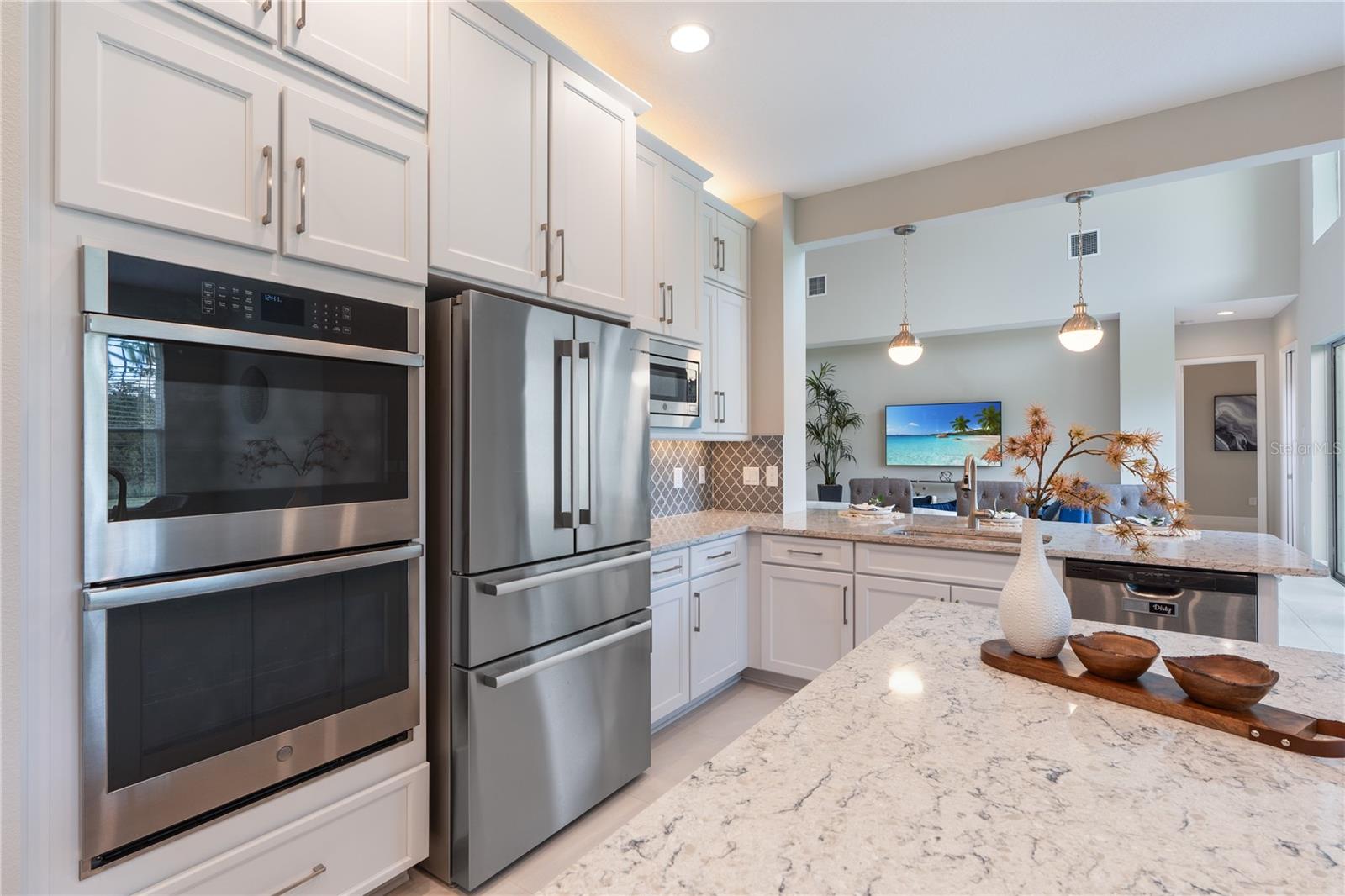 Listing photo id 18 for 2321 Hollow Forest Court