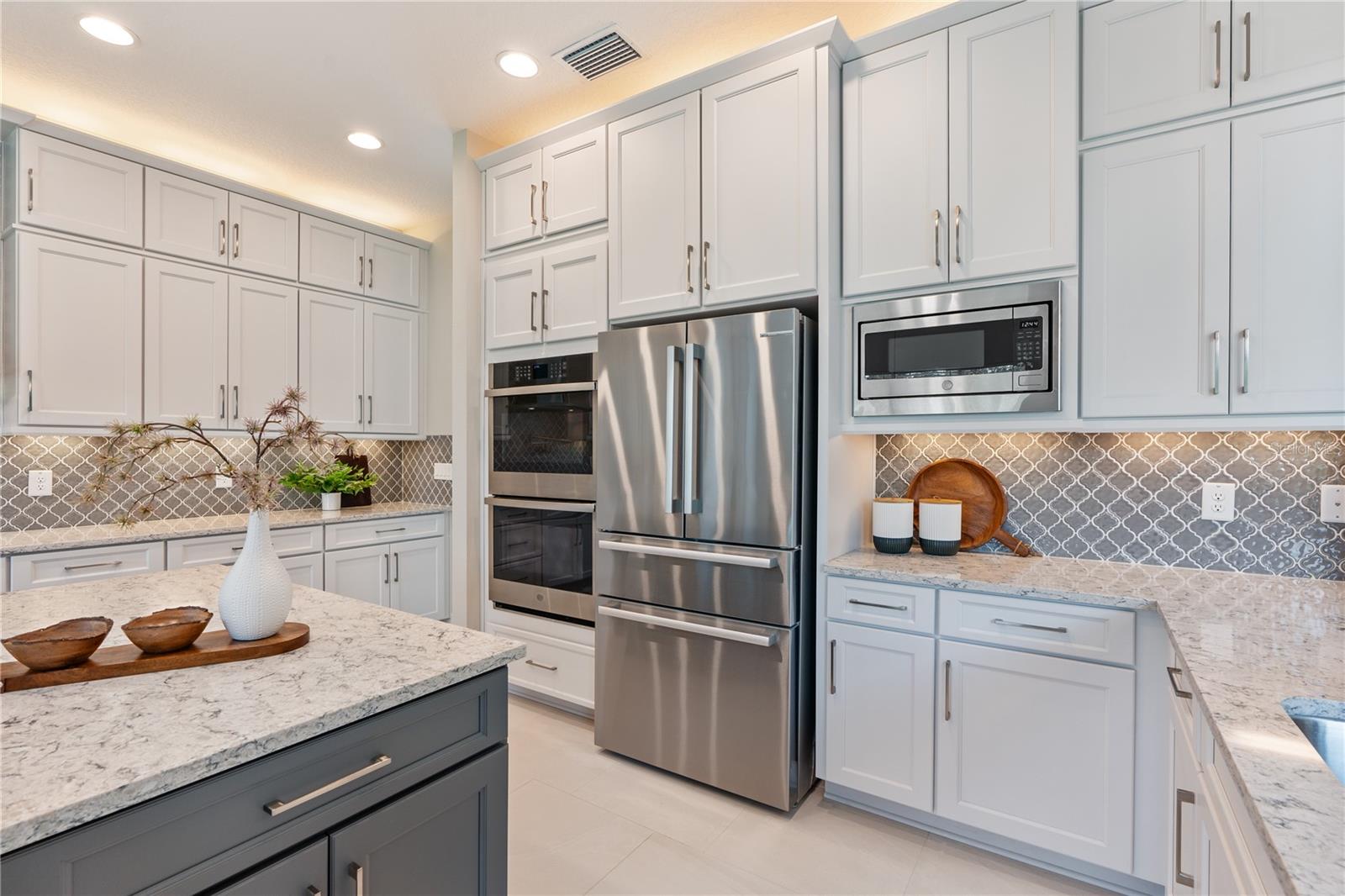 Listing photo id 19 for 2321 Hollow Forest Court