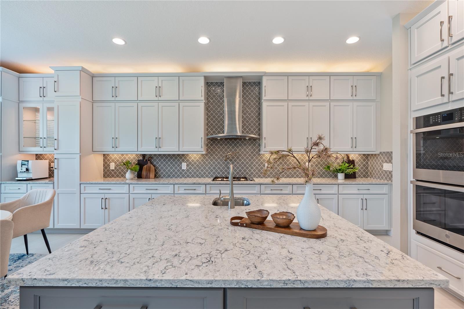 Listing photo id 20 for 2321 Hollow Forest Court