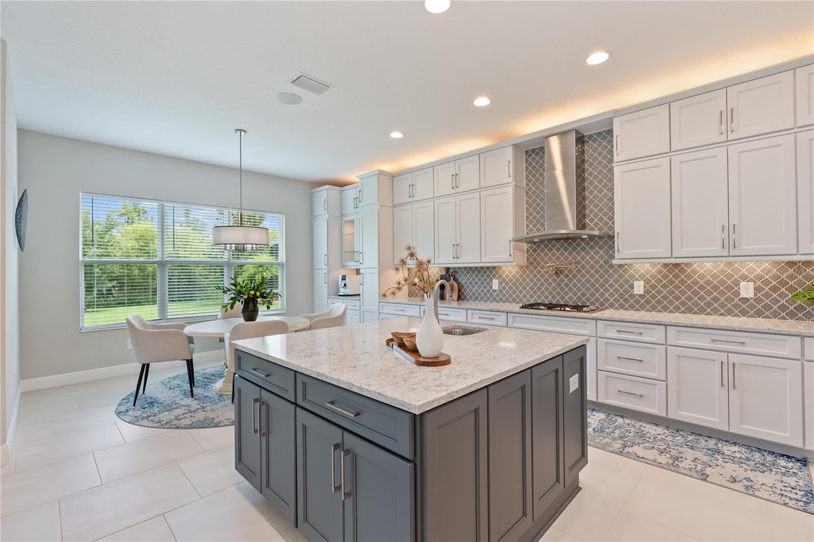 Listing photo id 23 for 2321 Hollow Forest Court