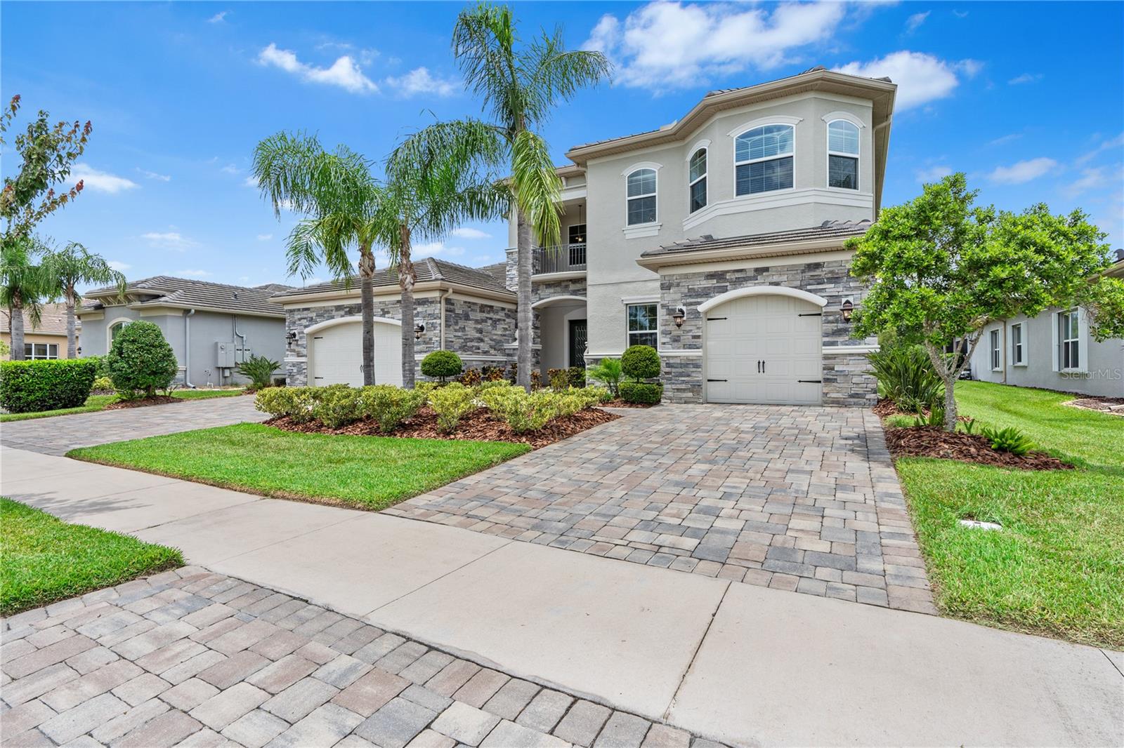 Listing photo id 1 for 2321 Hollow Forest Court