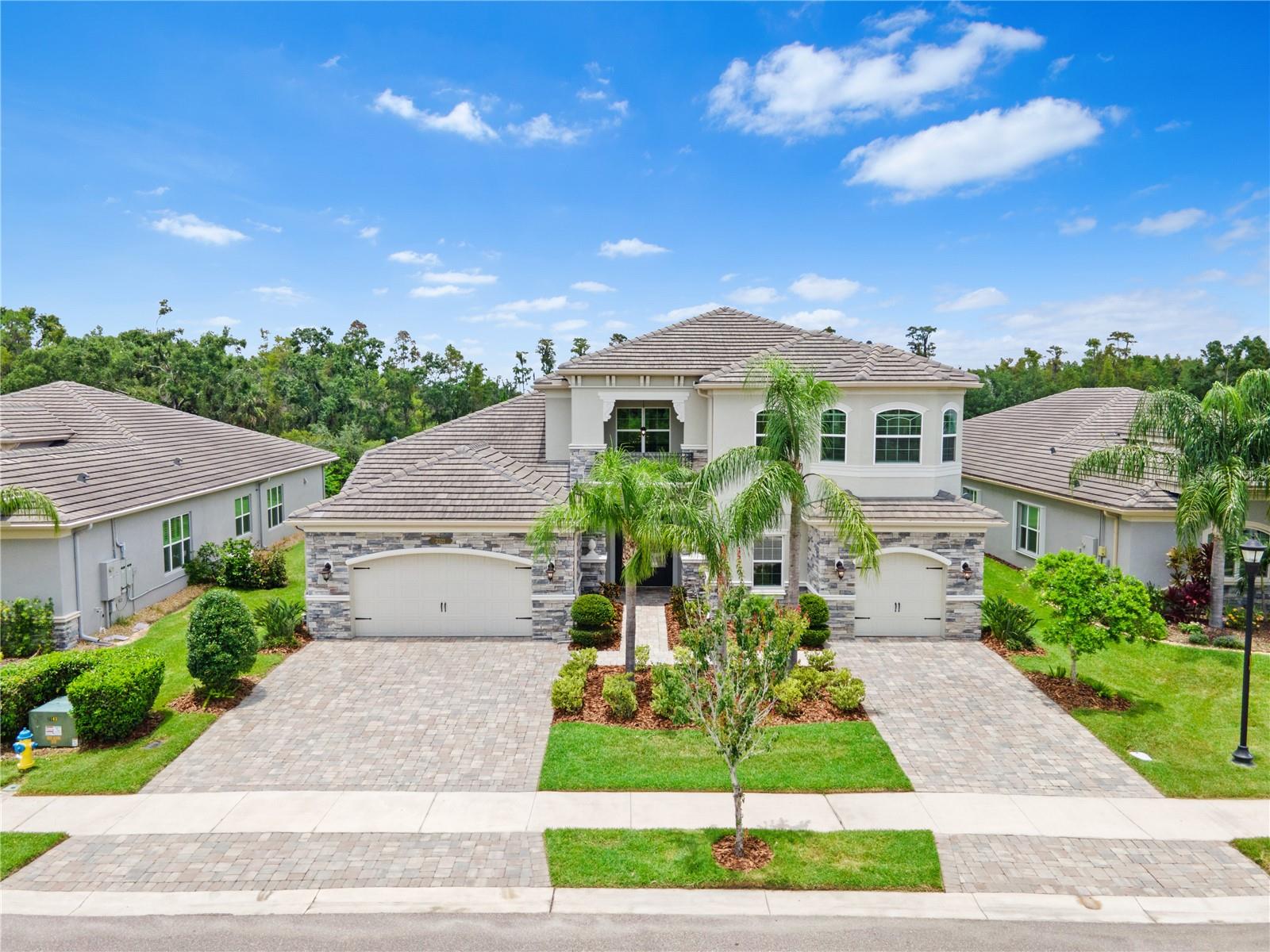 Listing photo id 2 for 2321 Hollow Forest Court