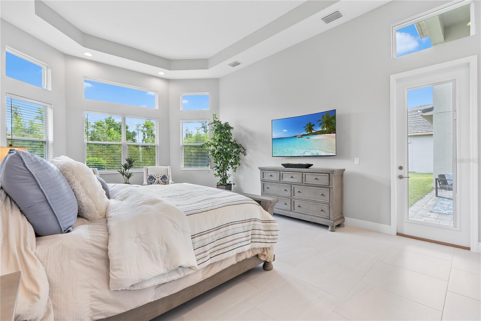 Listing photo id 38 for 2321 Hollow Forest Court