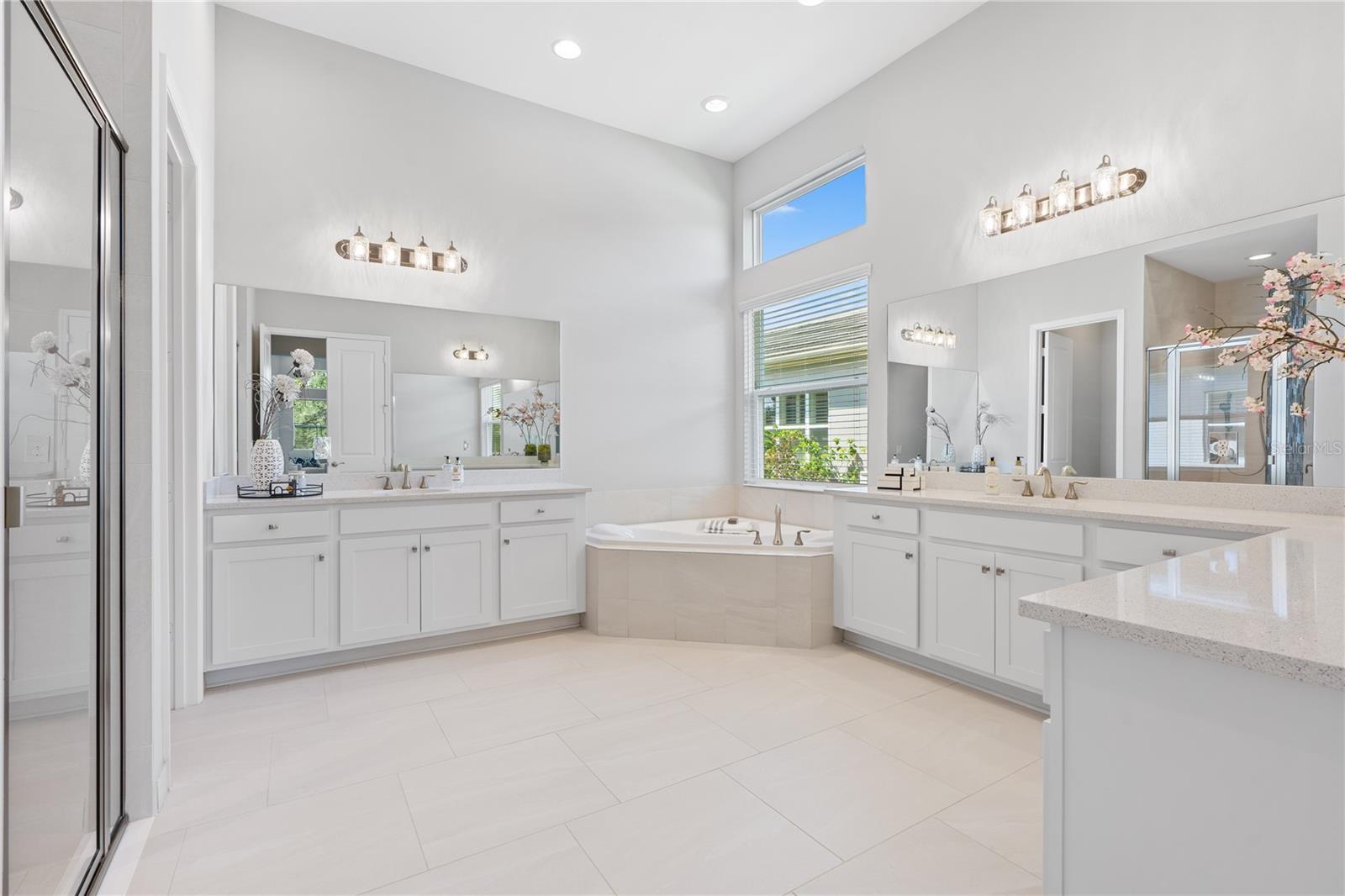 Listing photo id 40 for 2321 Hollow Forest Court