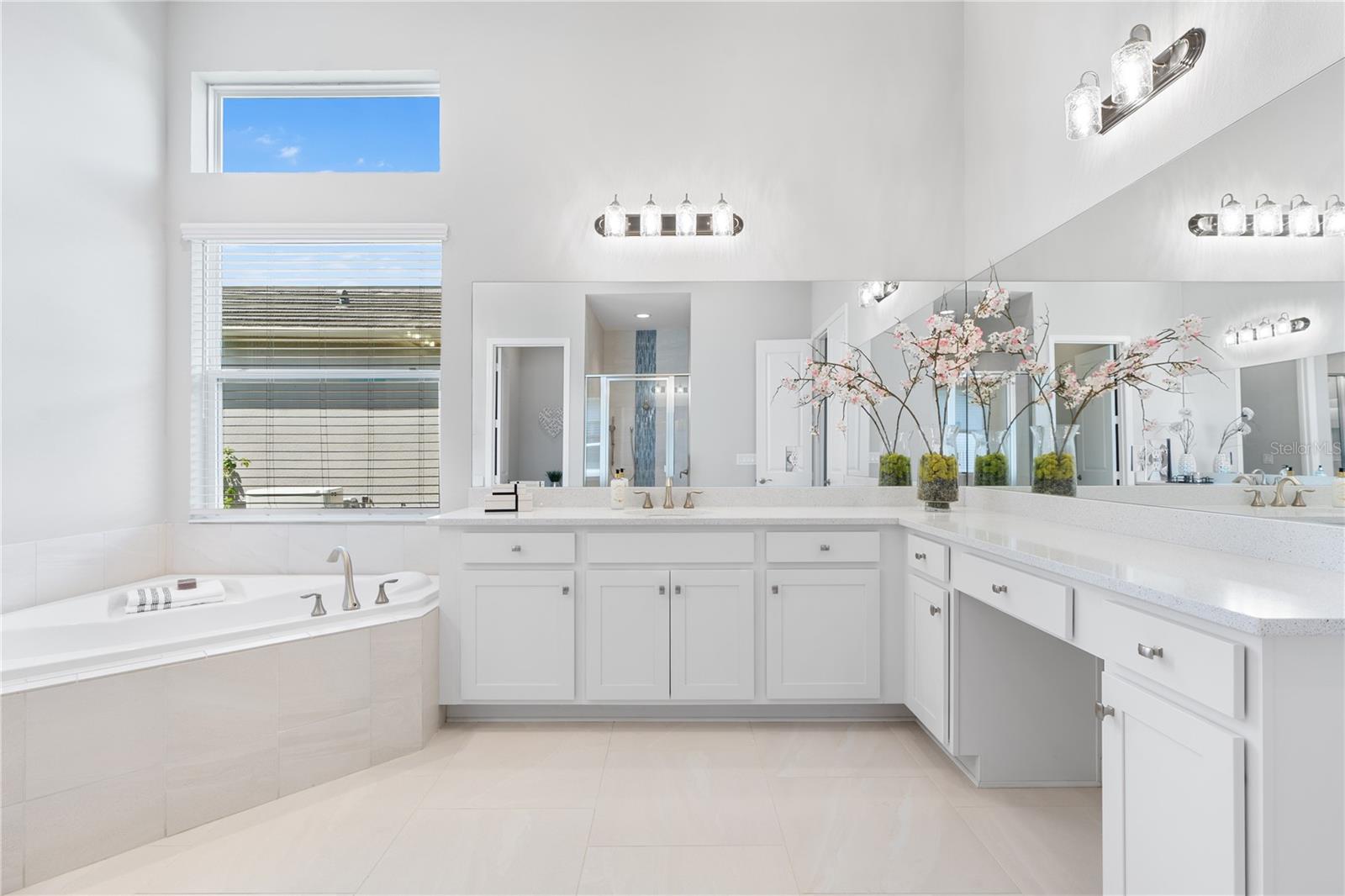 Listing photo id 42 for 2321 Hollow Forest Court
