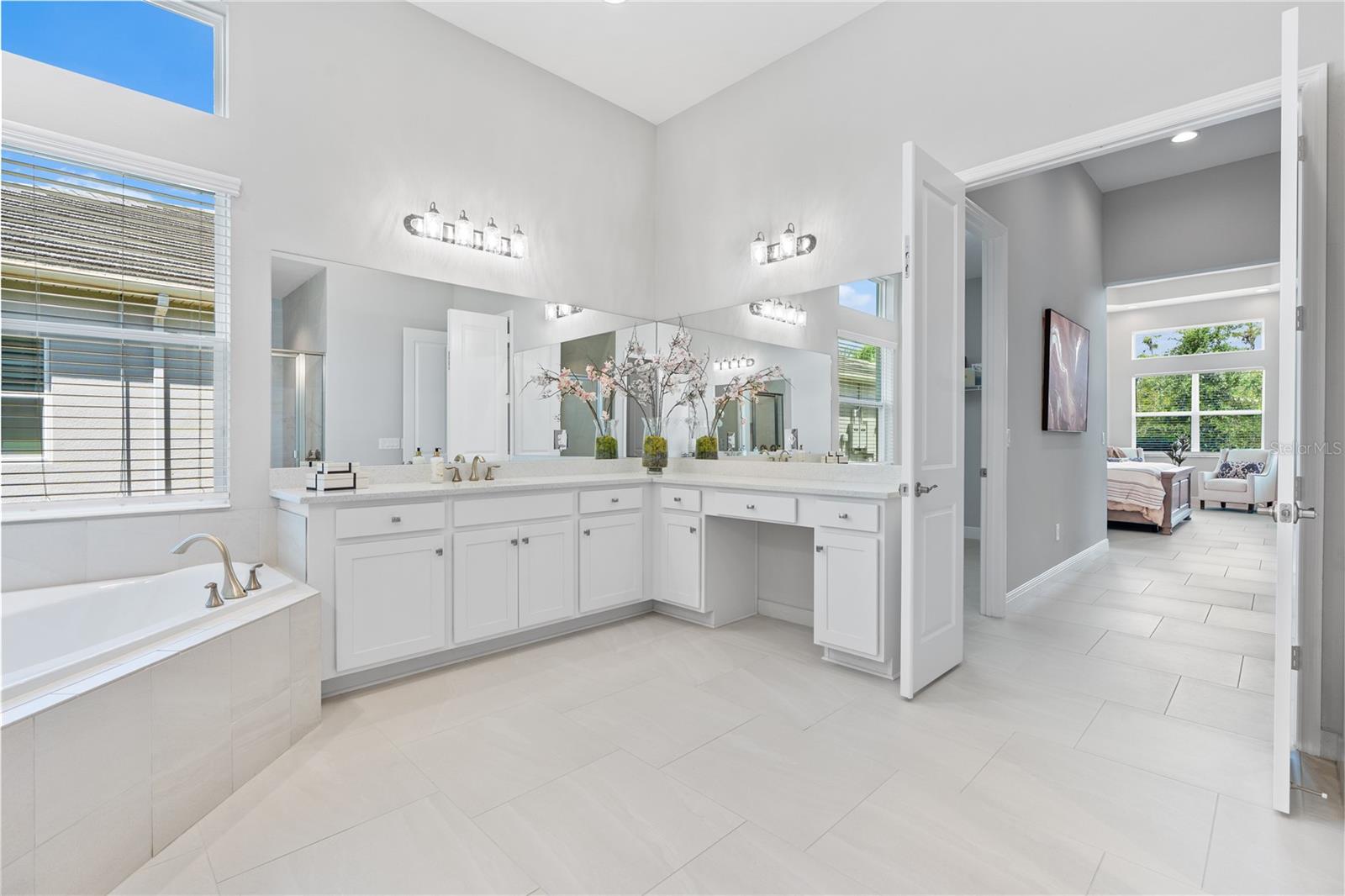 Listing photo id 43 for 2321 Hollow Forest Court
