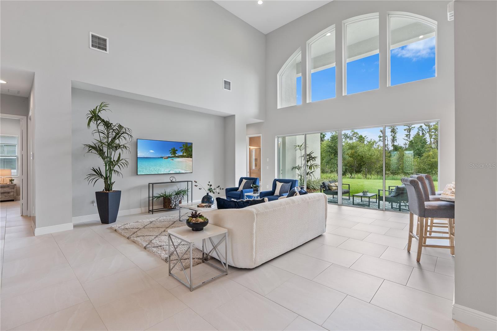 Listing photo id 46 for 2321 Hollow Forest Court