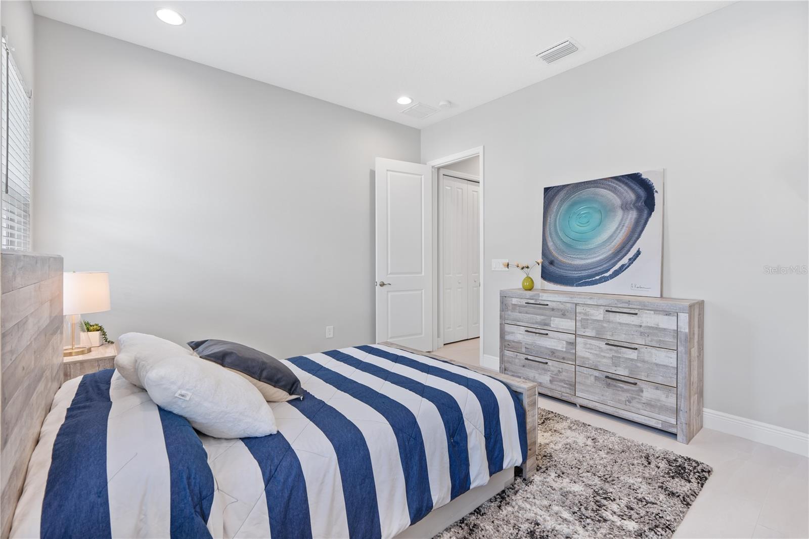 Listing photo id 49 for 2321 Hollow Forest Court