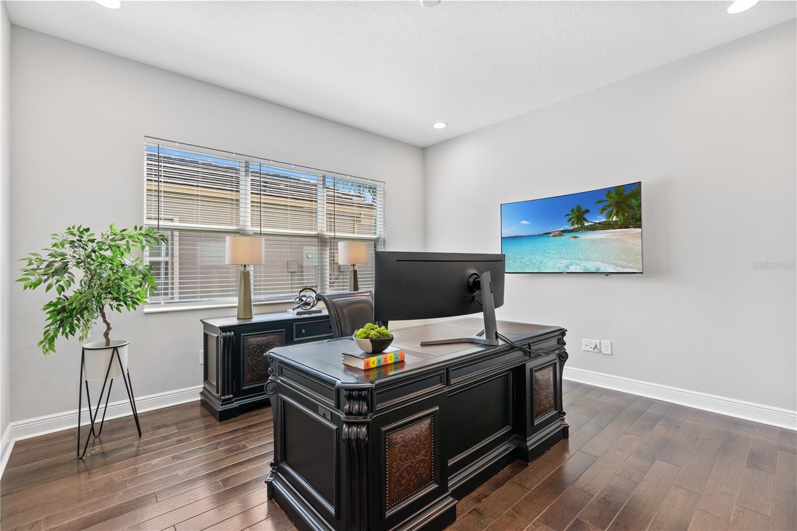 Listing photo id 52 for 2321 Hollow Forest Court