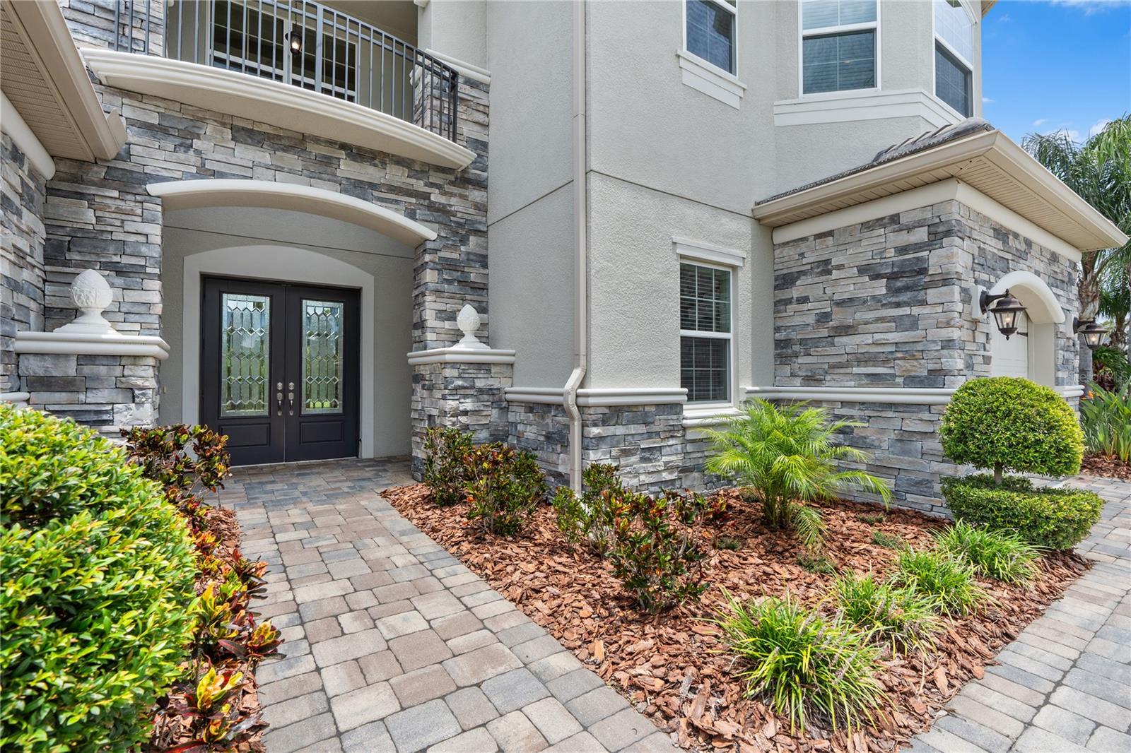Listing photo id 4 for 2321 Hollow Forest Court