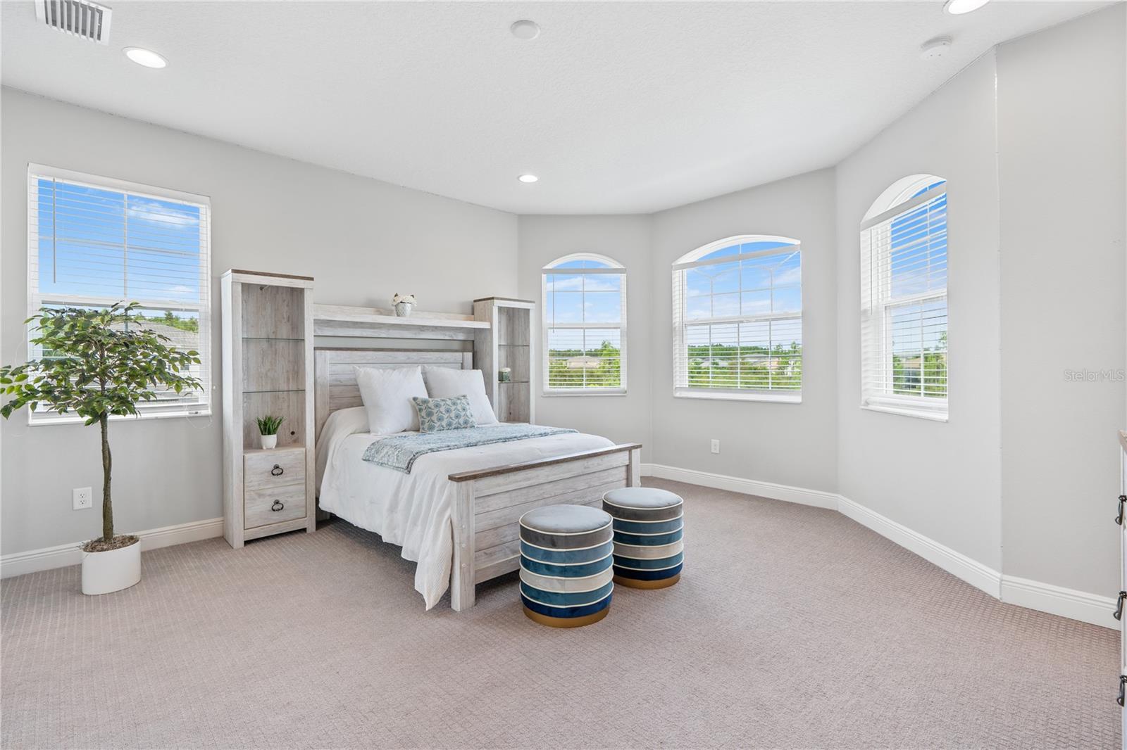 Listing photo id 61 for 2321 Hollow Forest Court