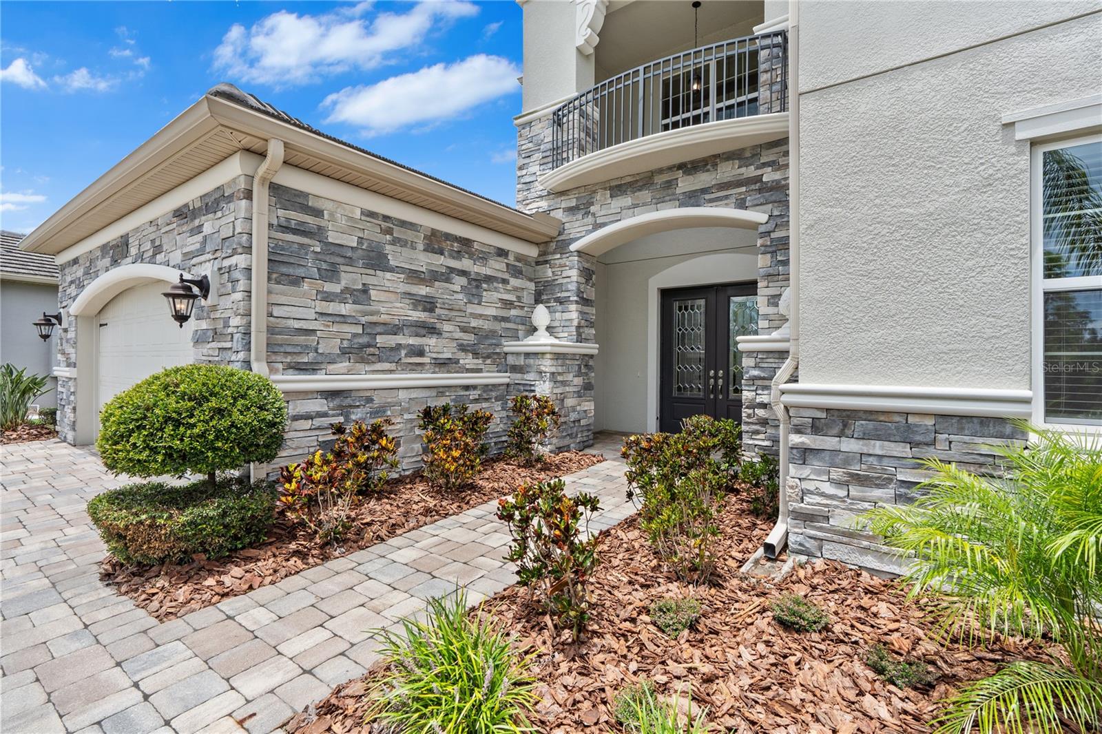 Listing photo id 5 for 2321 Hollow Forest Court
