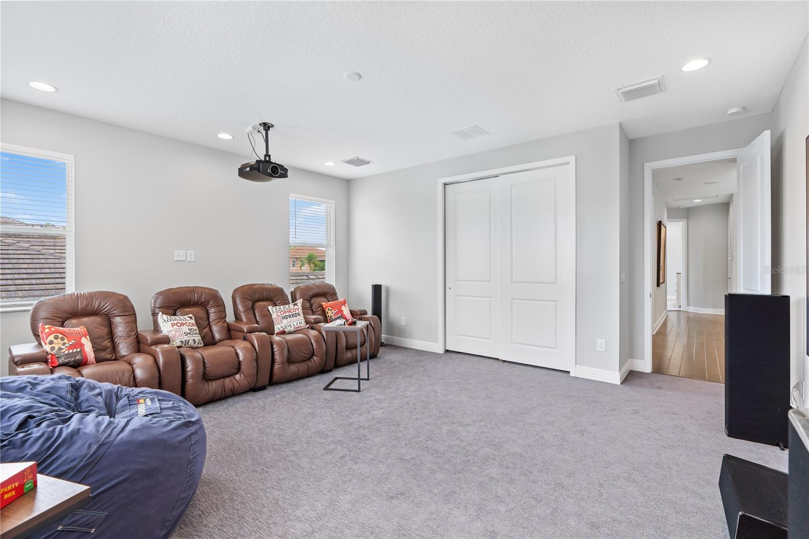 Listing photo id 69 for 2321 Hollow Forest Court