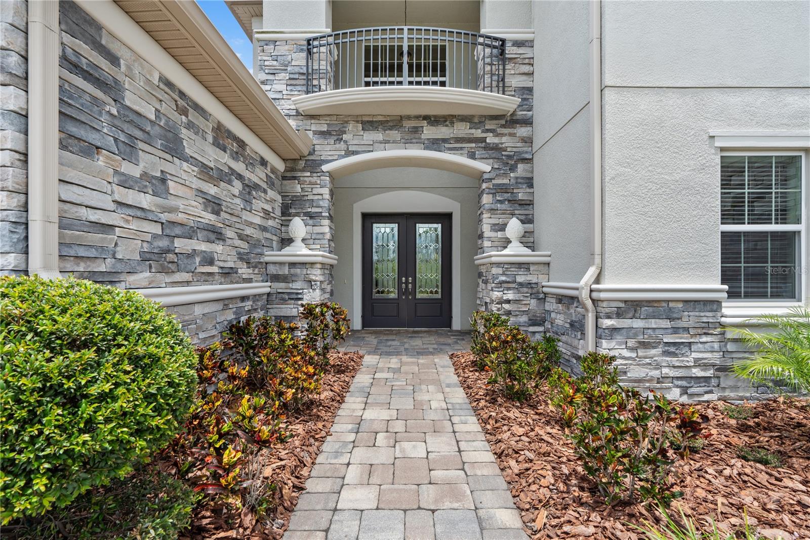 Listing photo id 6 for 2321 Hollow Forest Court