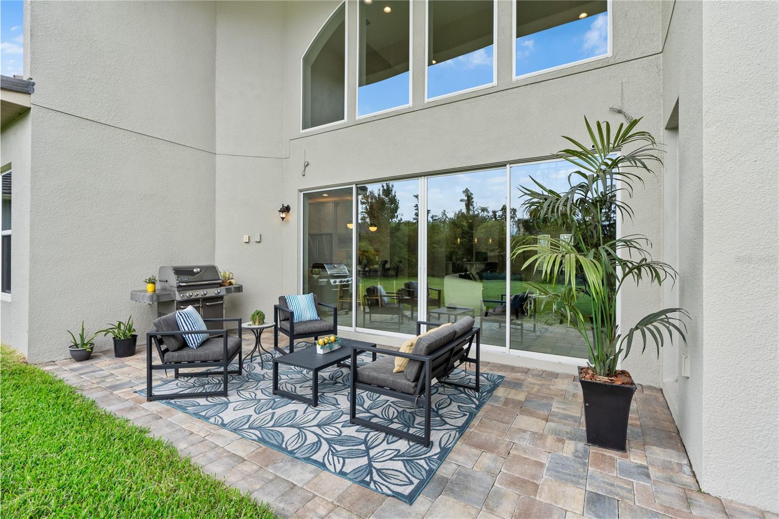 Listing photo id 78 for 2321 Hollow Forest Court