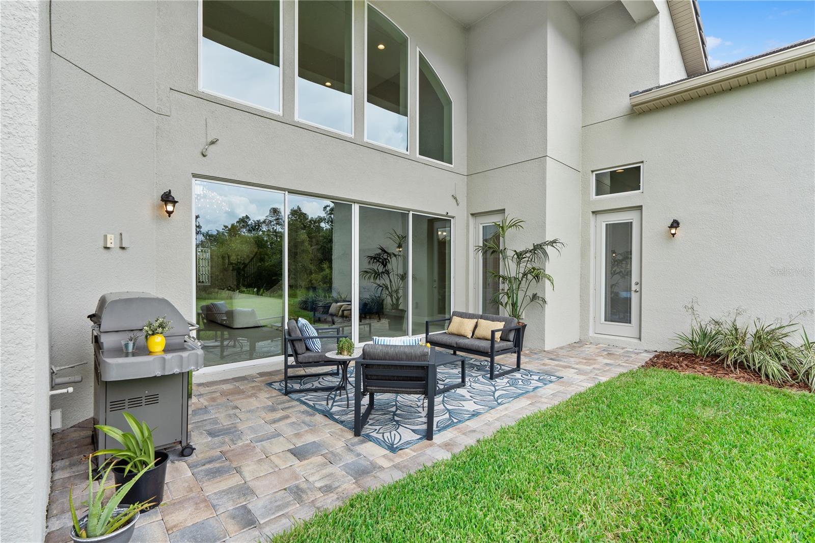 Listing photo id 79 for 2321 Hollow Forest Court