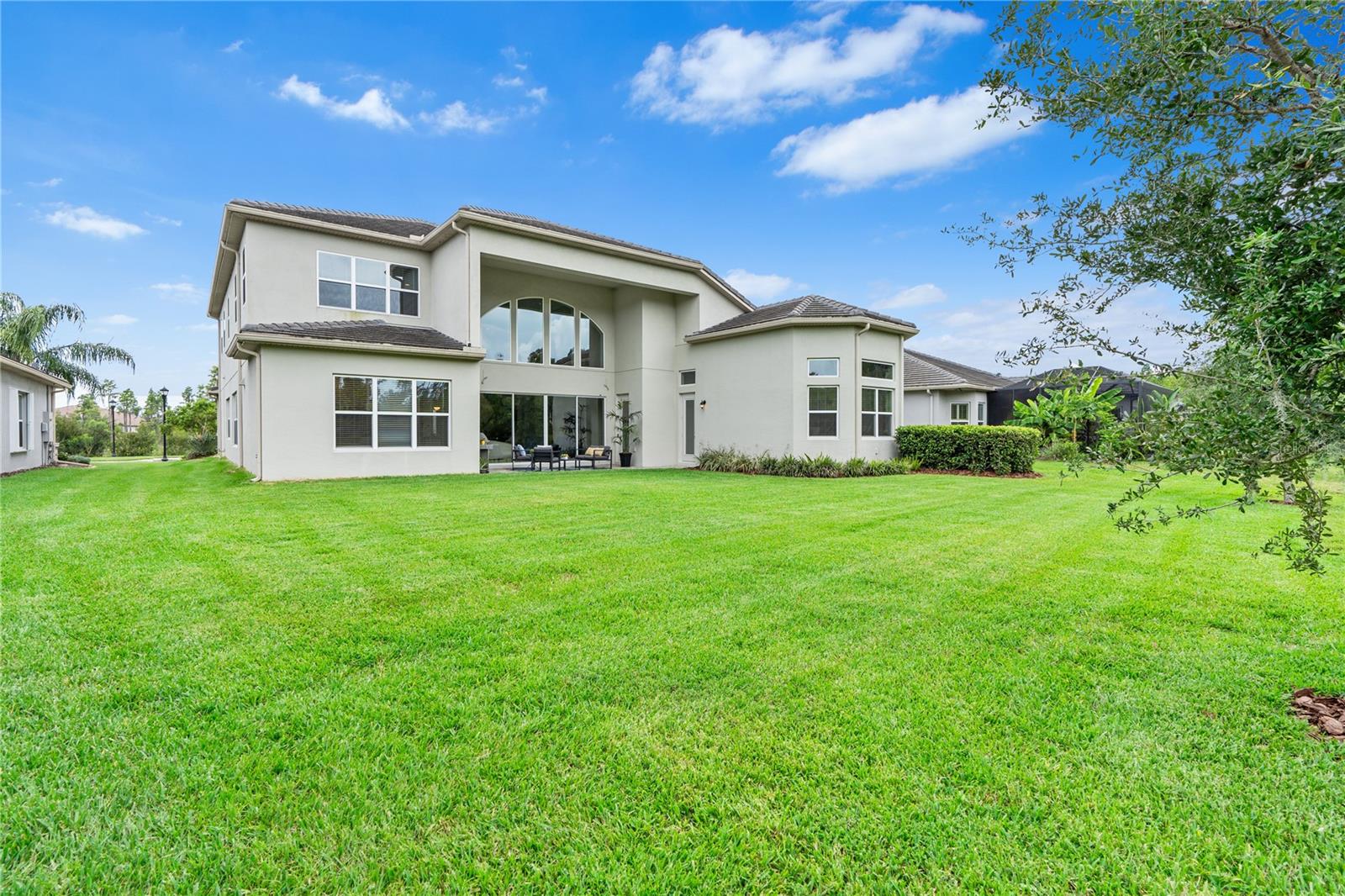 Listing photo id 80 for 2321 Hollow Forest Court