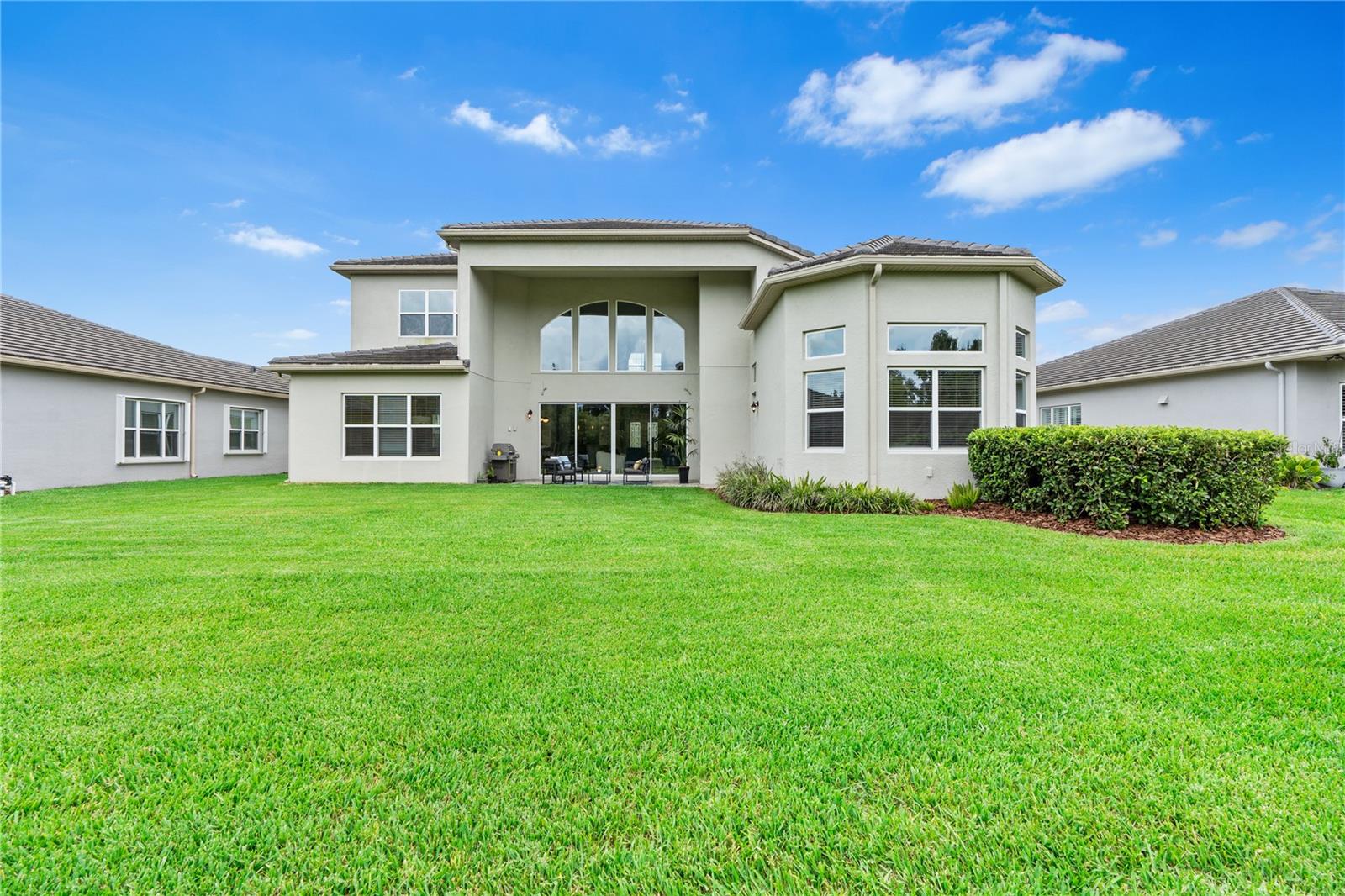 Listing photo id 81 for 2321 Hollow Forest Court