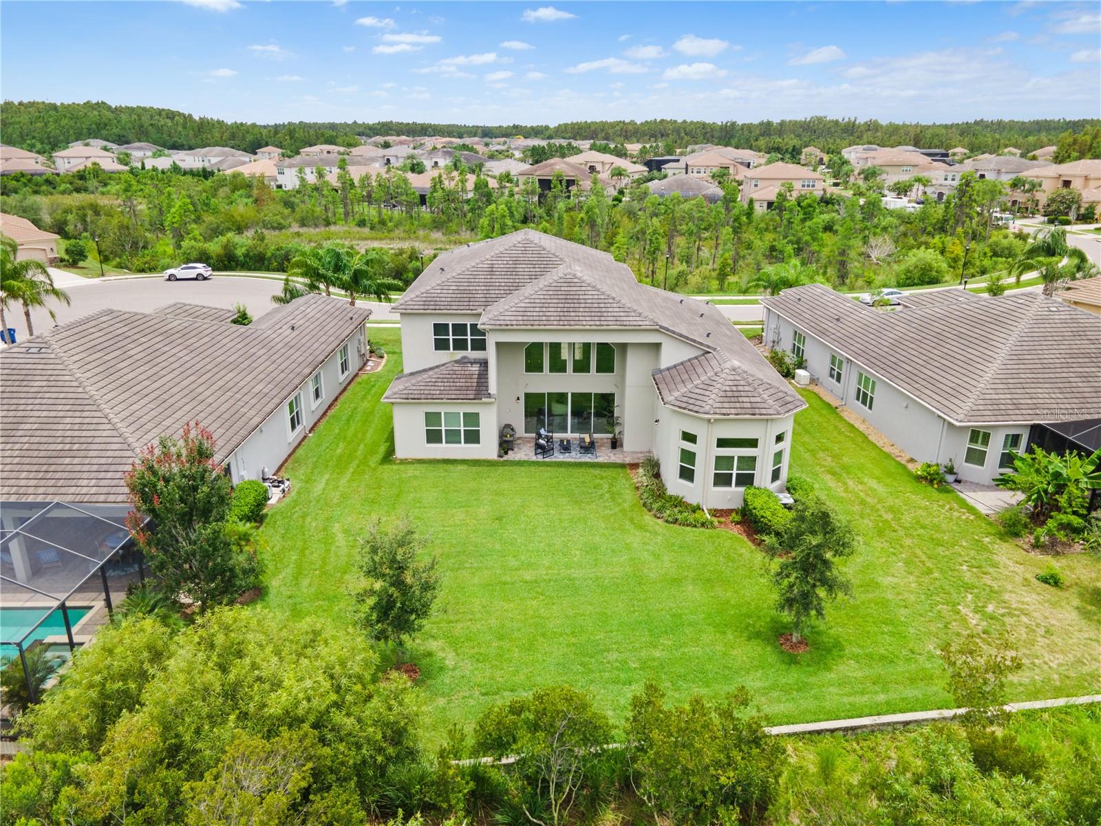 Listing photo id 84 for 2321 Hollow Forest Court