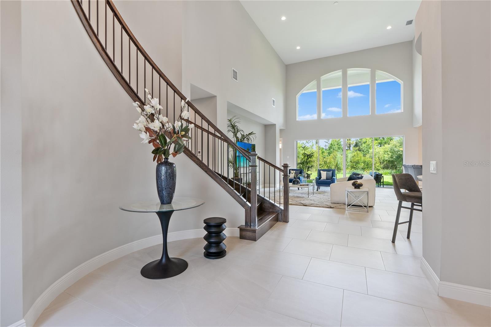 Listing photo id 7 for 2321 Hollow Forest Court