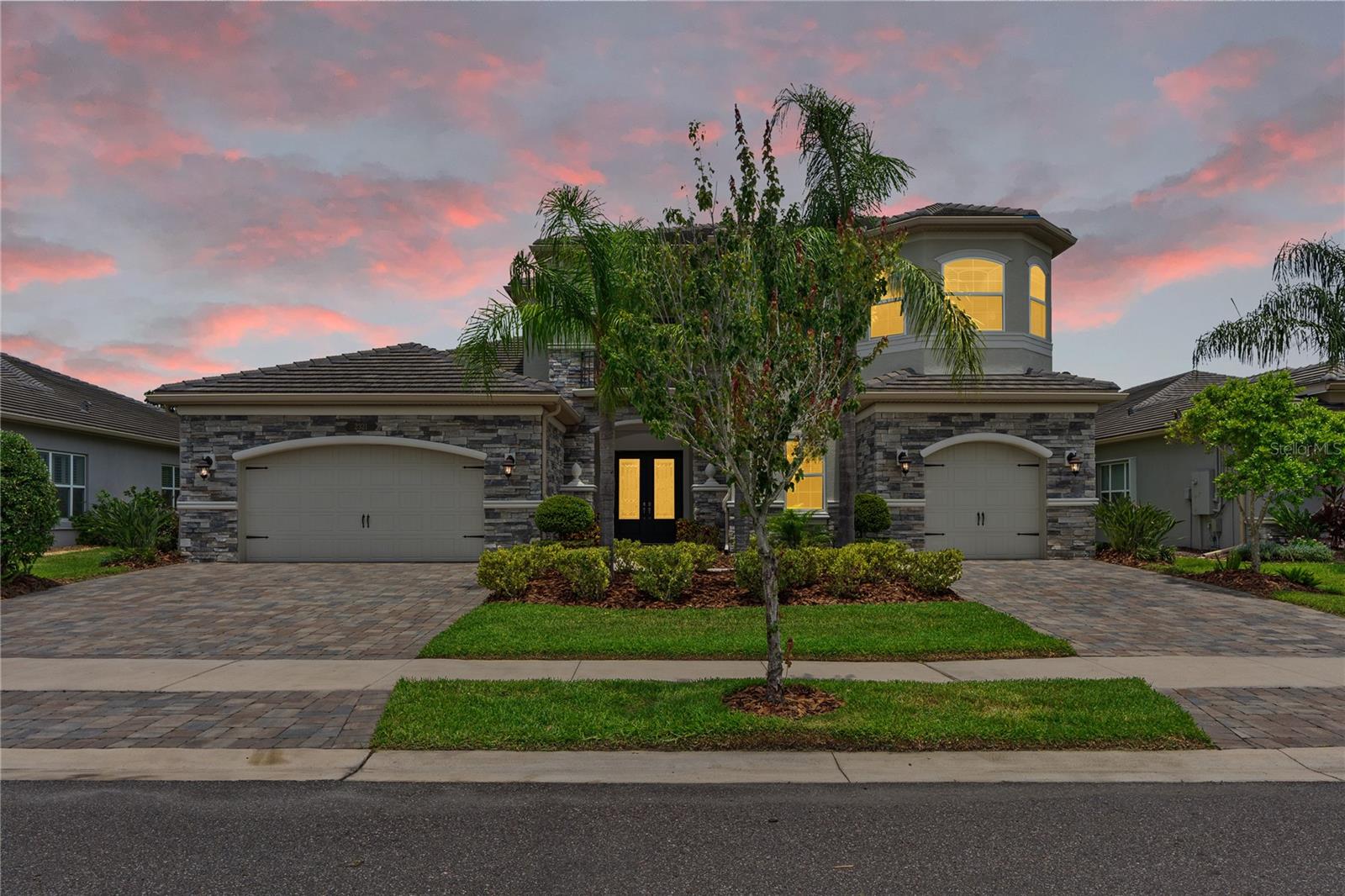 Listing photo id 89 for 2321 Hollow Forest Court