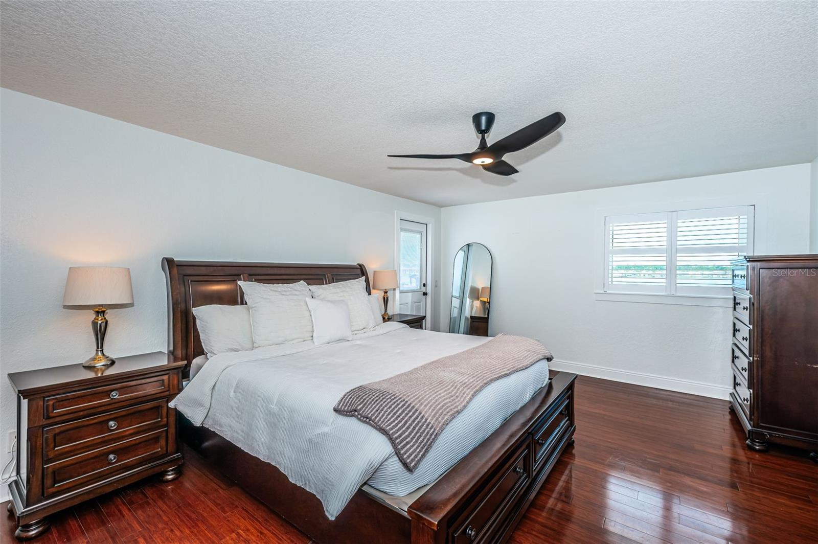 Listing photo id 25 for 10866 Harborside Drive