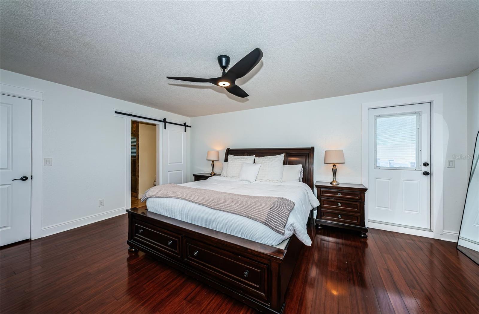 Listing photo id 26 for 10866 Harborside Drive