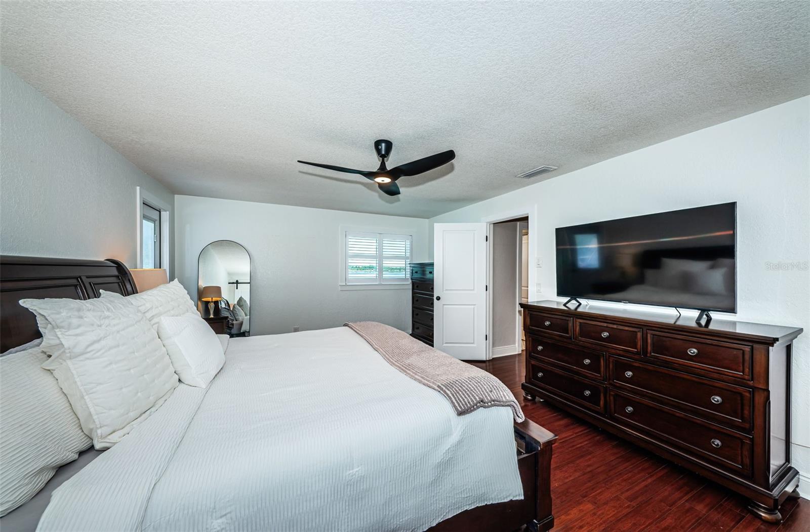 Listing photo id 27 for 10866 Harborside Drive
