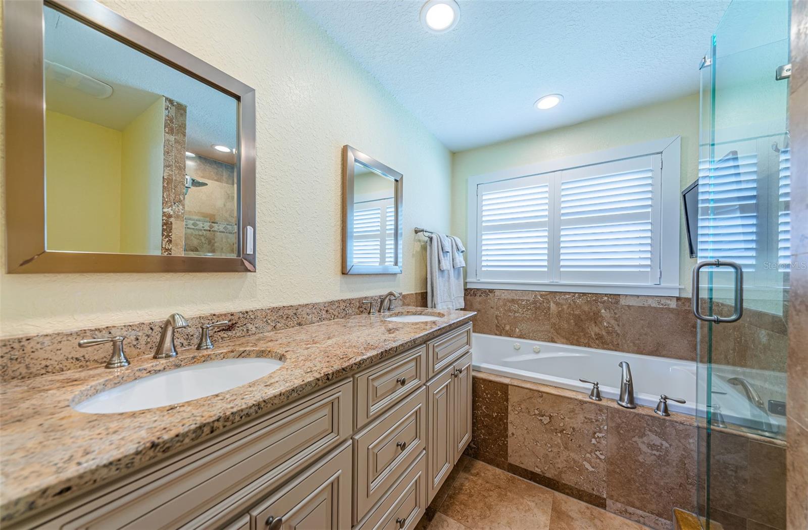 Listing photo id 29 for 10866 Harborside Drive