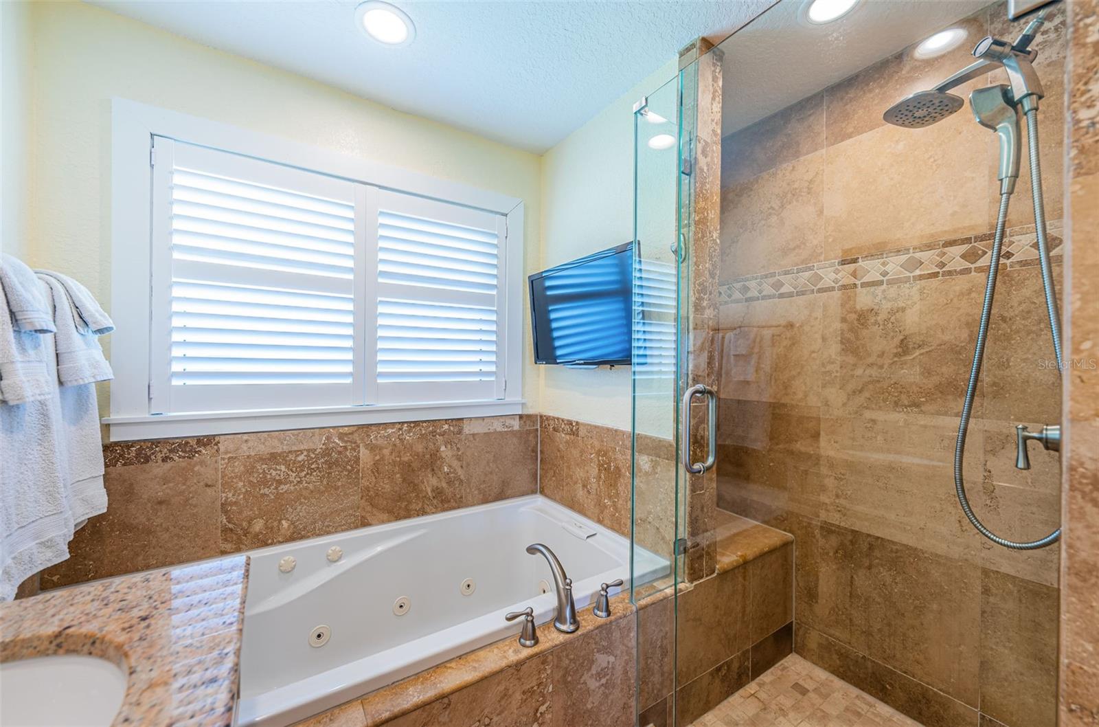 Listing photo id 30 for 10866 Harborside Drive